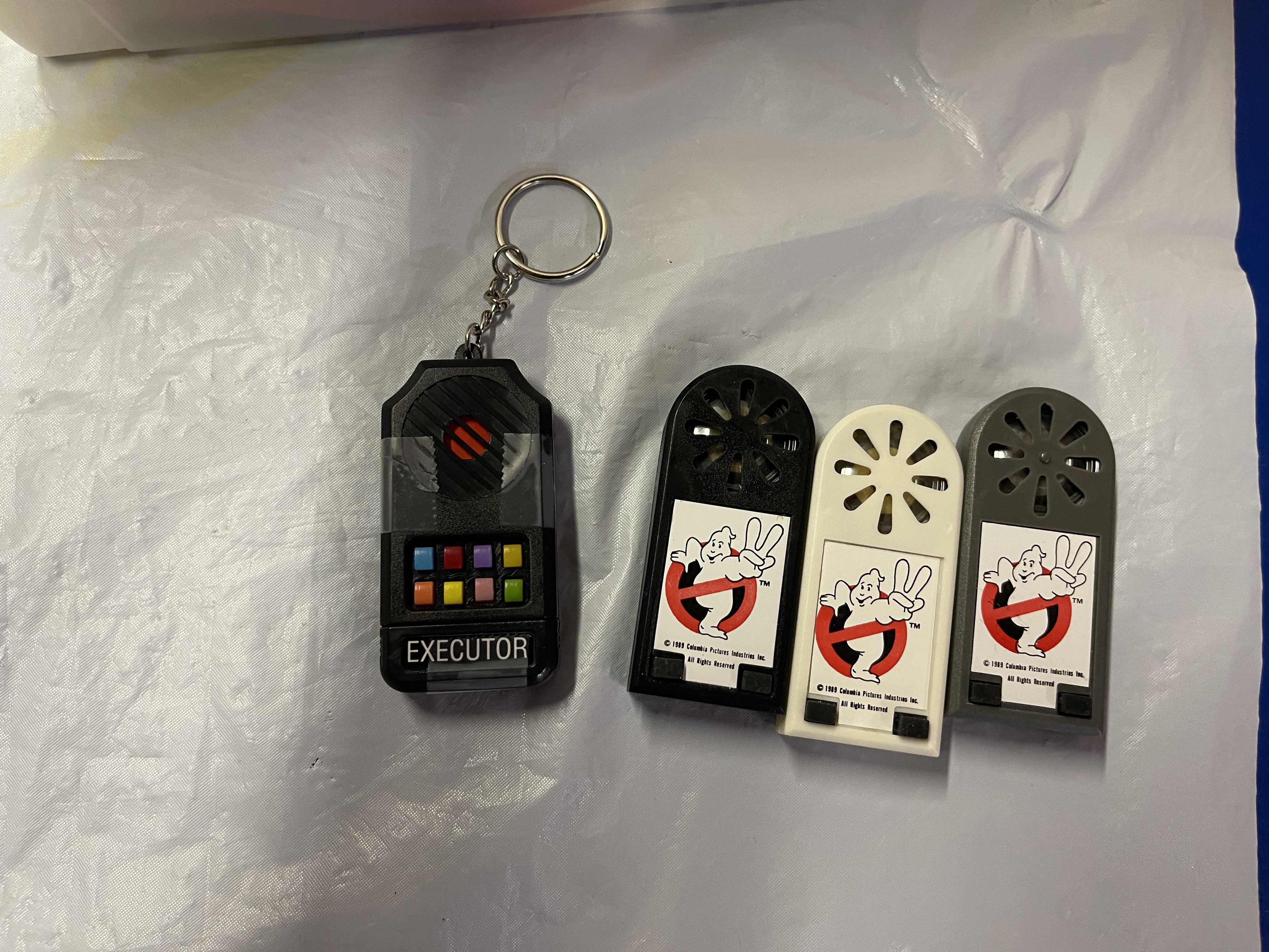 Anyone else remember these delightfully annoying Ghost Busters noisemaking keychains? r/nostalgia
