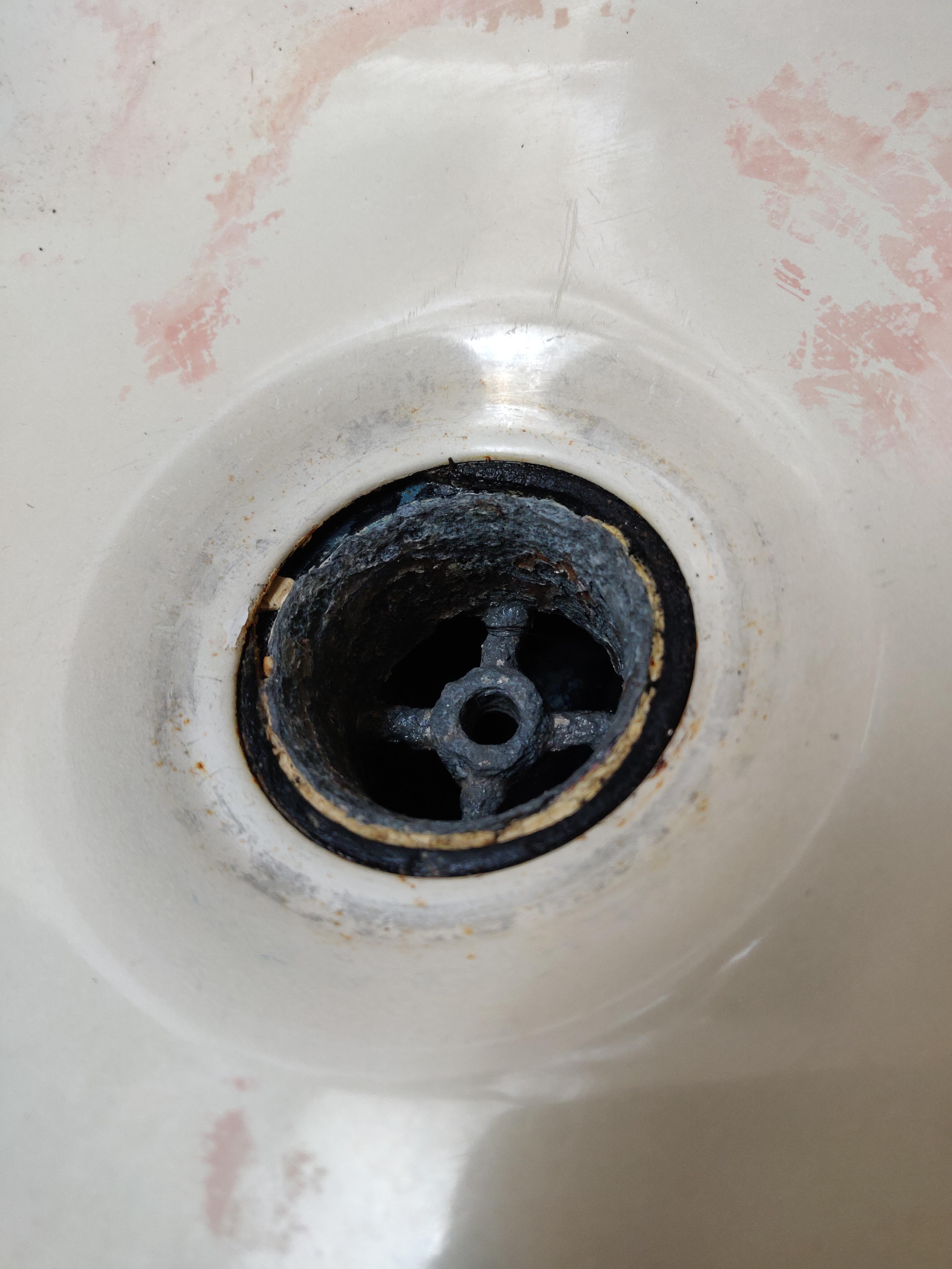 Old style Bathtub drain leaking. It doesn't seem to have the threads like all the YouTube videos