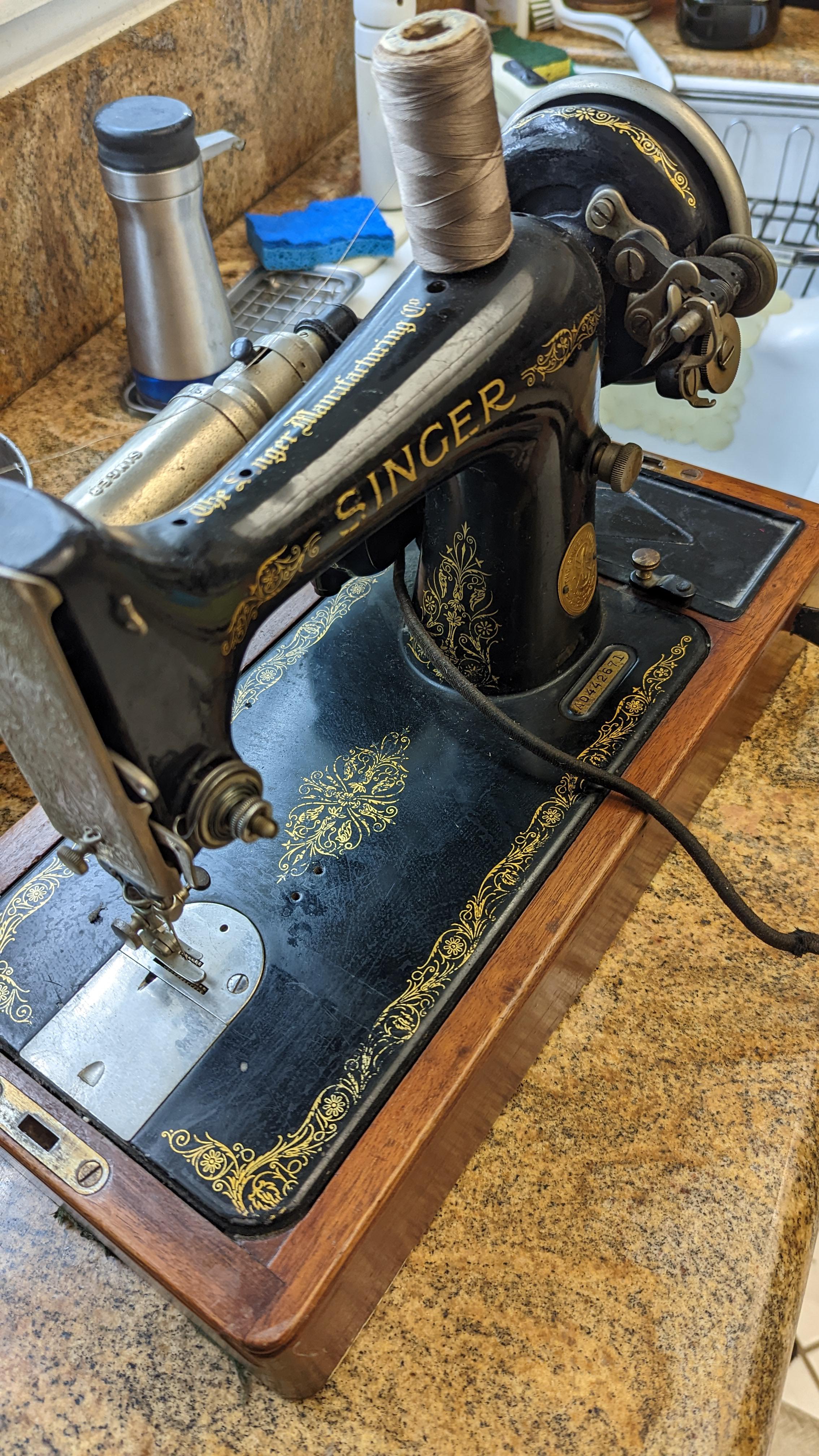 40+ Vintage Singer Handheld Sewing Machine AlyshaPatrekur