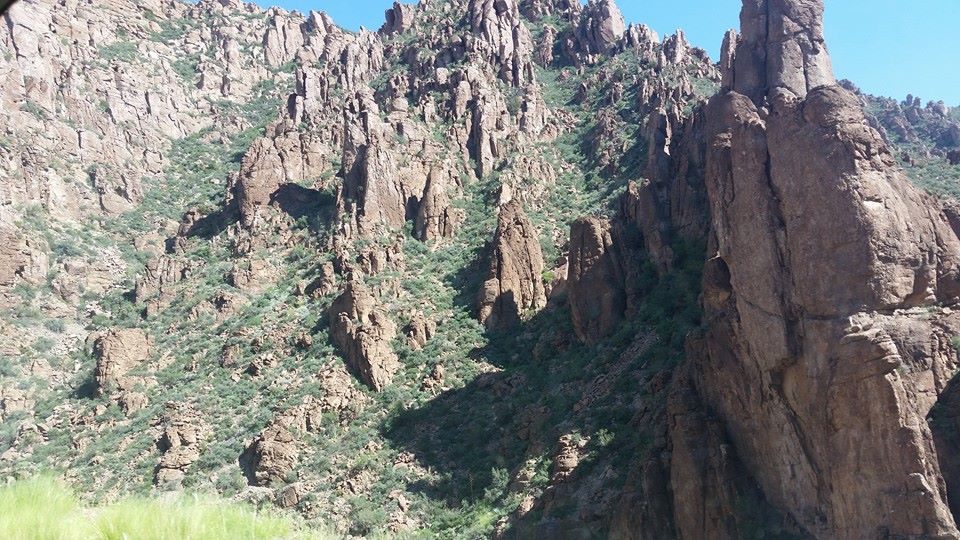 Gold Canyon Peak, Gold Canyon, Arizona [OC] [960x540] r/EarthPorn