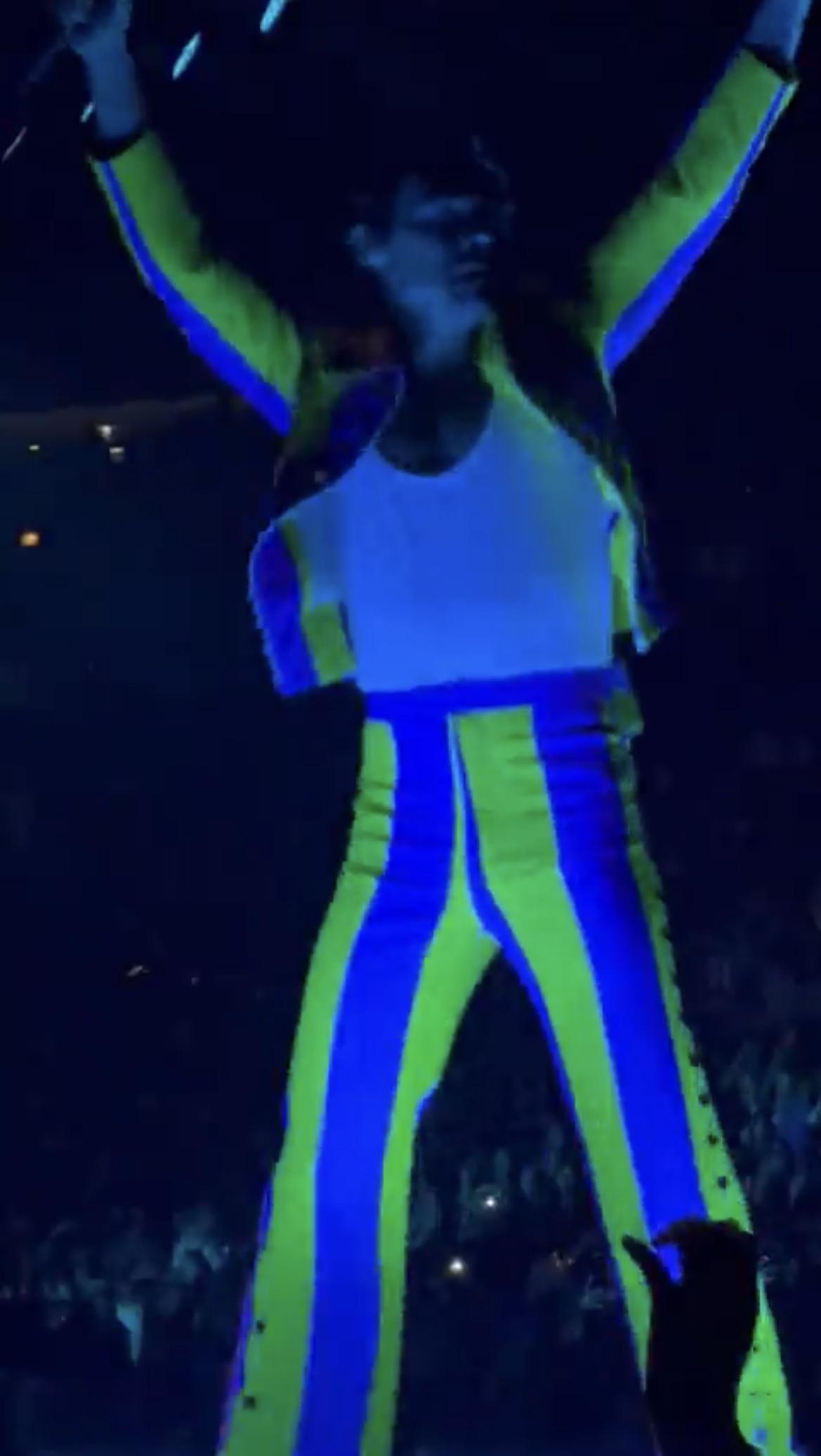 yk when people invert harry’s clothes’ colors on a basis and they turn