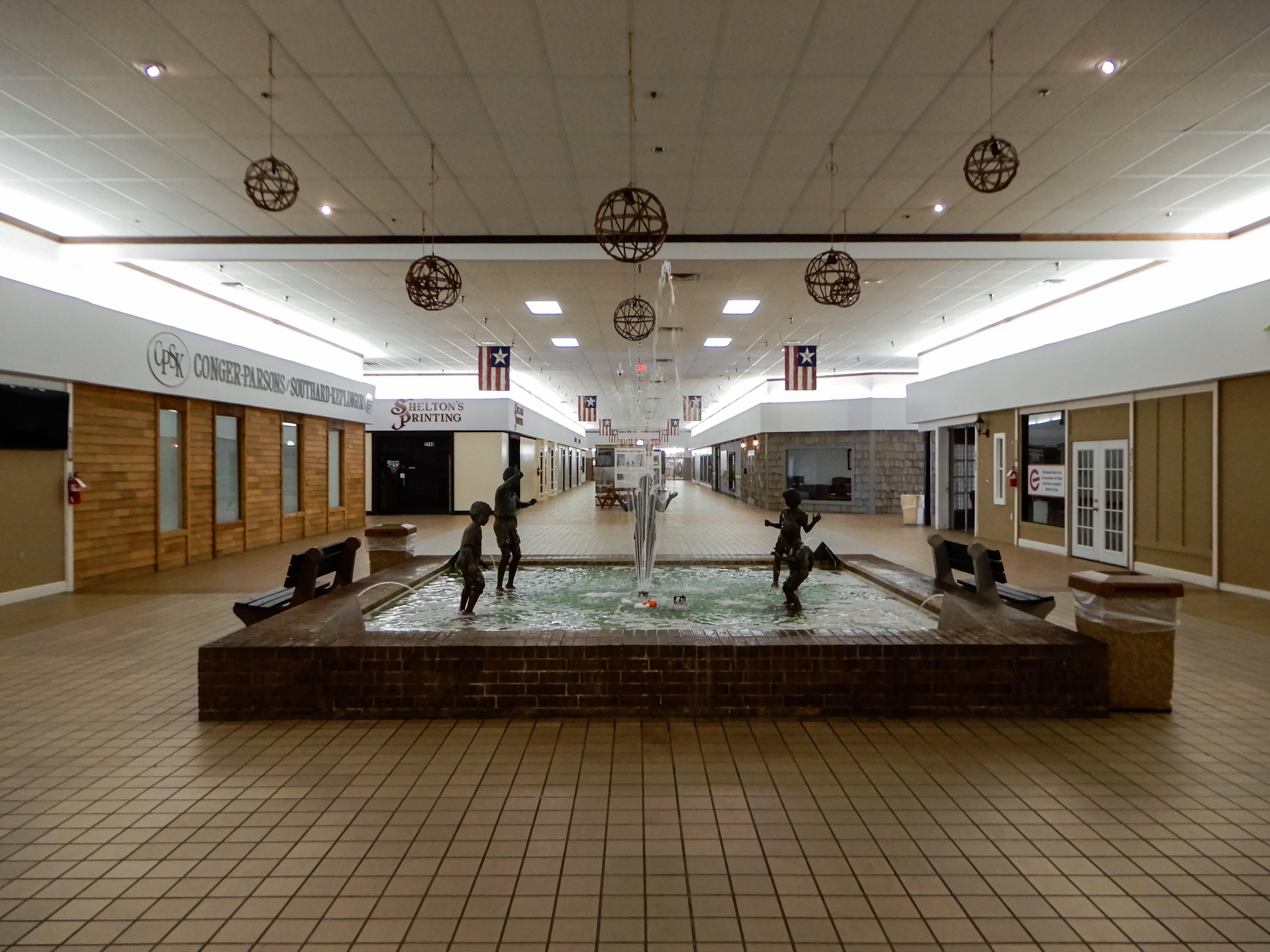 Mill Walk Mall A Vintage Dead Mall In Suburban Kansas City r/deadmalls