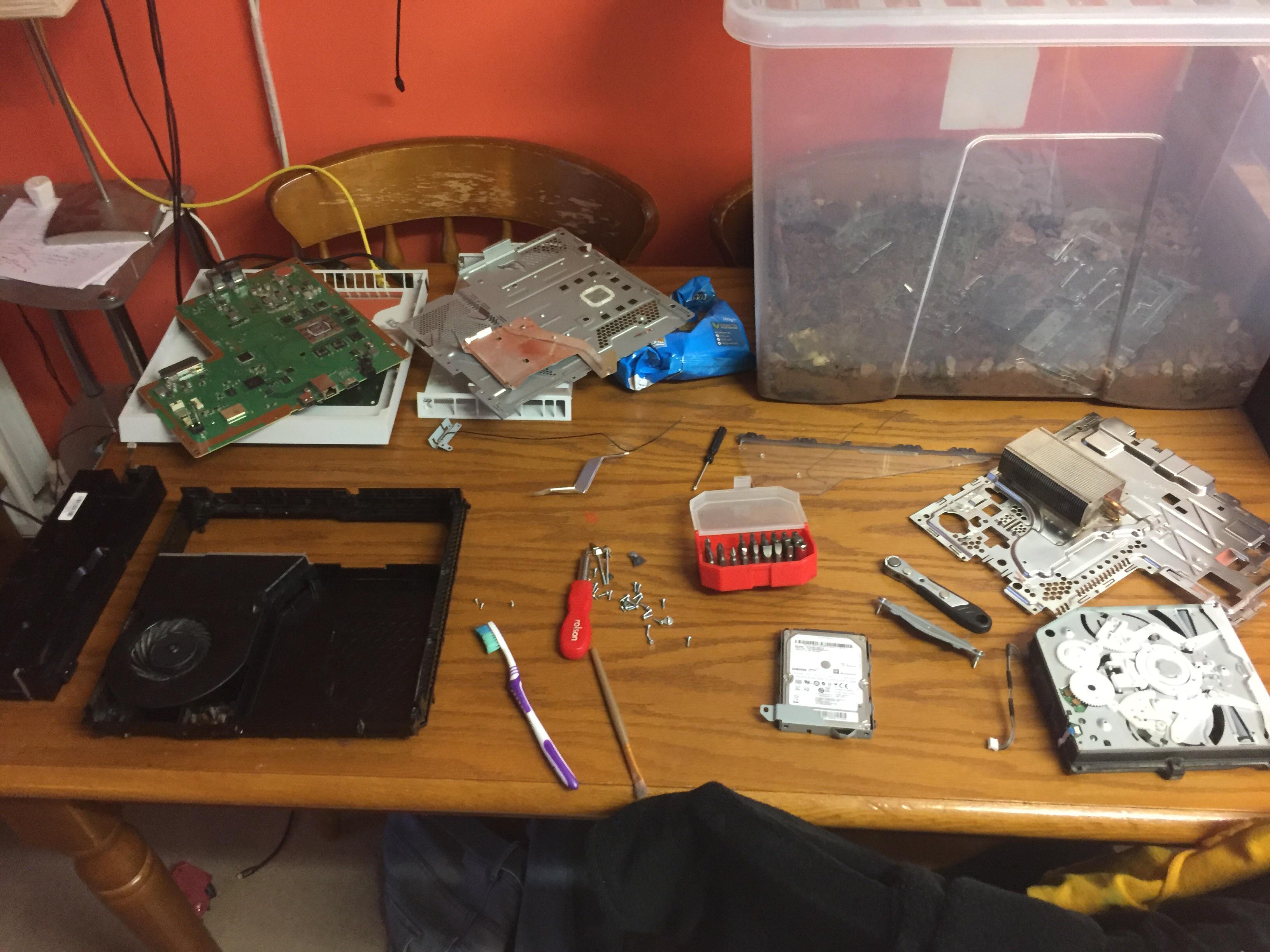 Tried to clean the dust out my PS4, accidentally ruined the Thermal