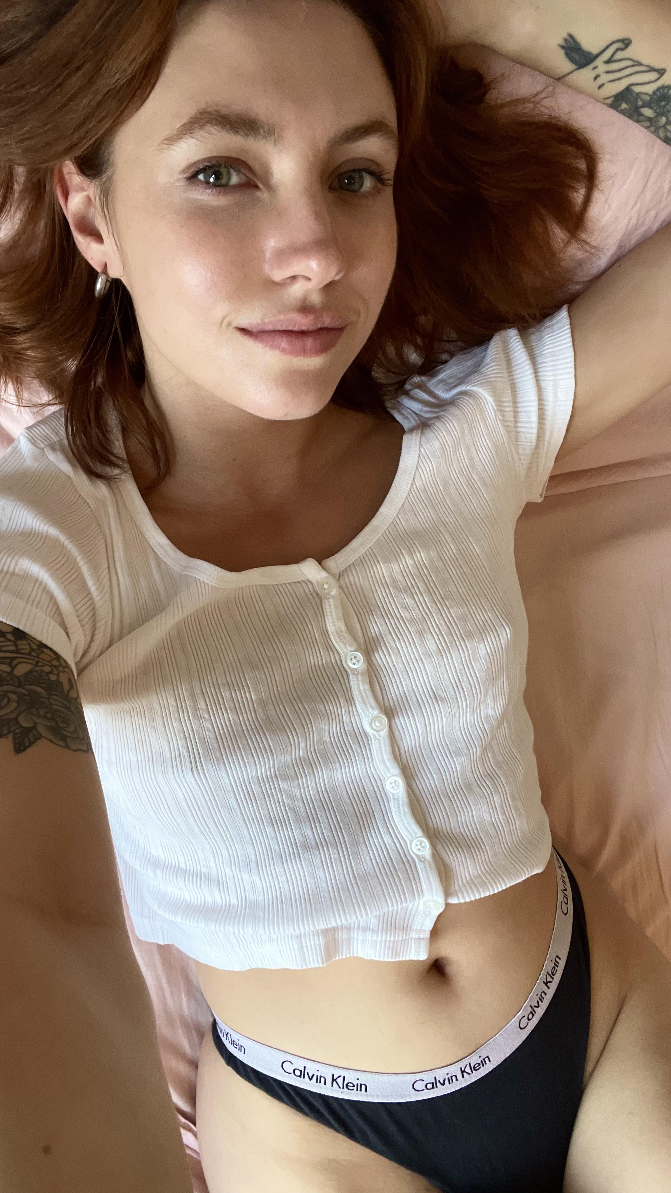 Bed selfies >>> 🌸 (F) : GoneMild