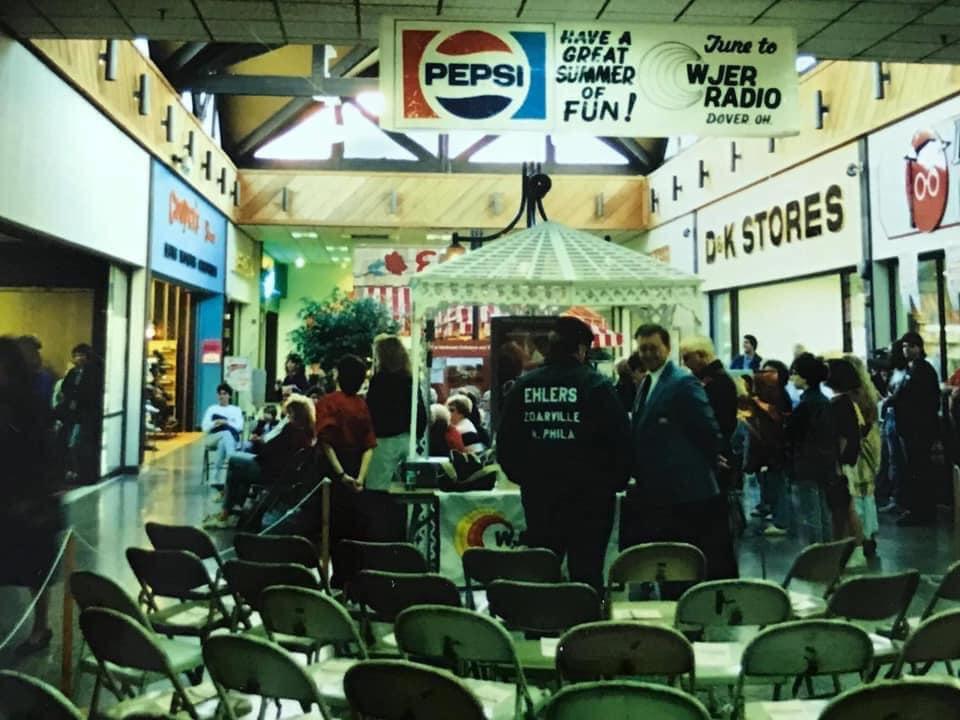 Inside the Monroe Mall, New Philadelphia, Ohio (1982) r/80sdesign