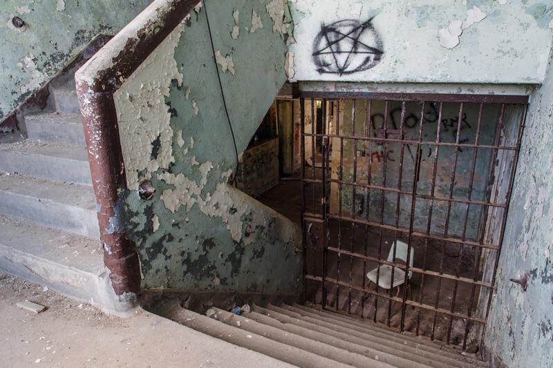 Renz Women’s Prison Jeff City Missouri r/AbandonedPorn