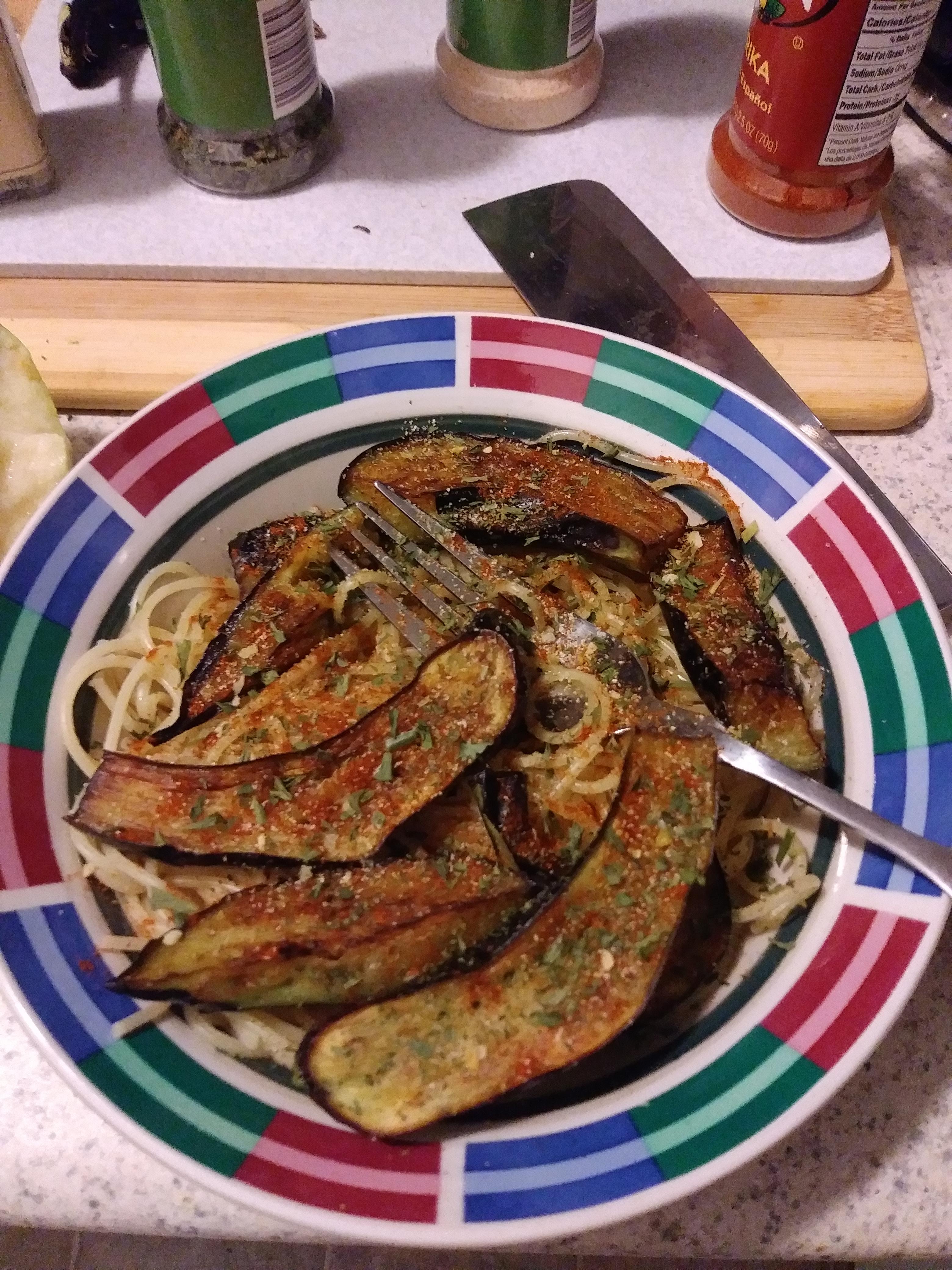 [Homemade] Spiced fried eggplant with pasta r/food