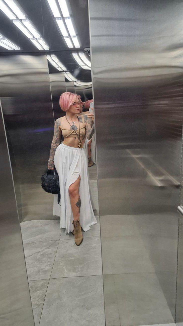 Riding the Elevator with a milf : Only_MILF