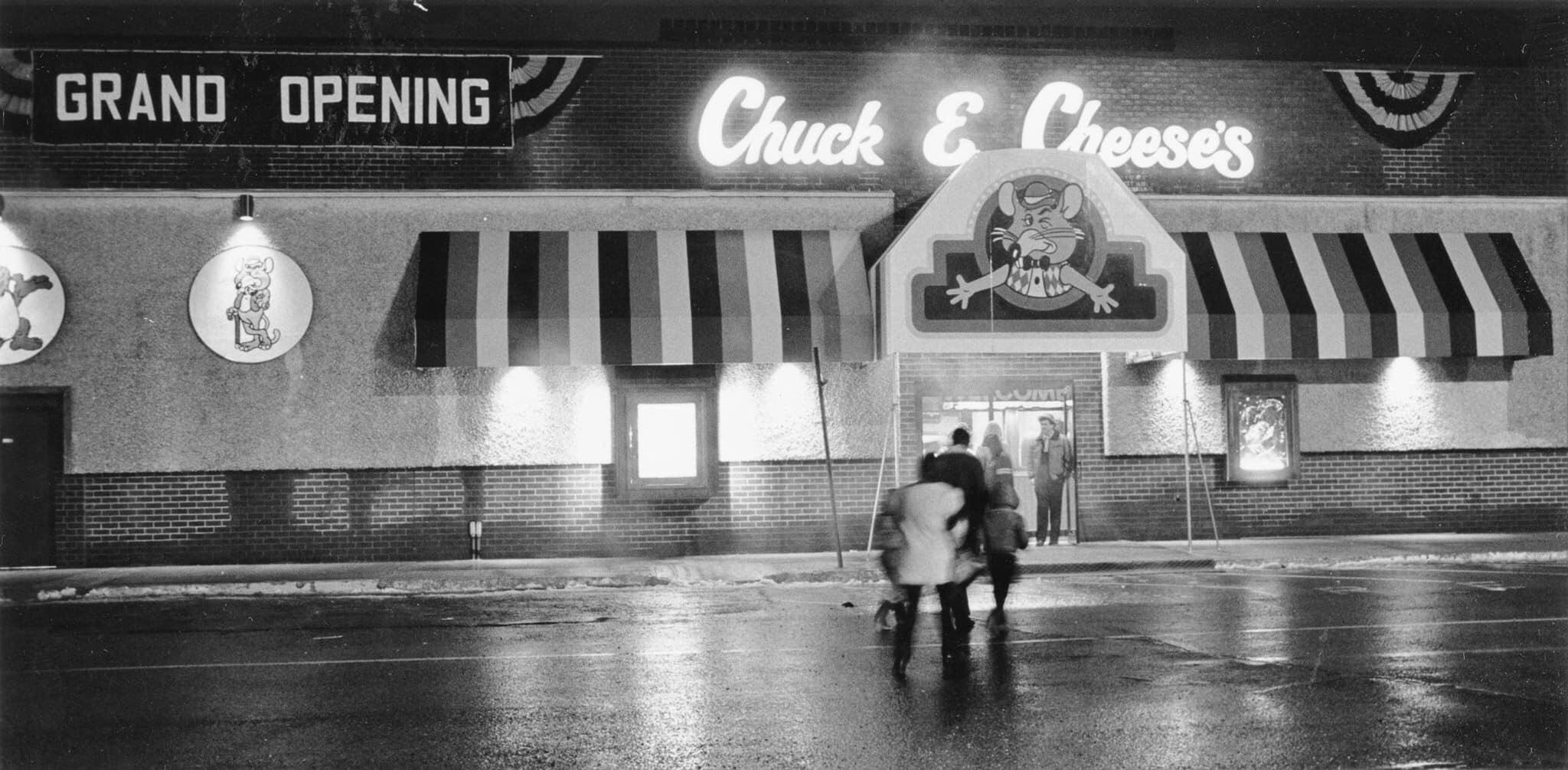 Chuck E. Cheese’s Grand opening March 1984. East Brunswick, NJ. r