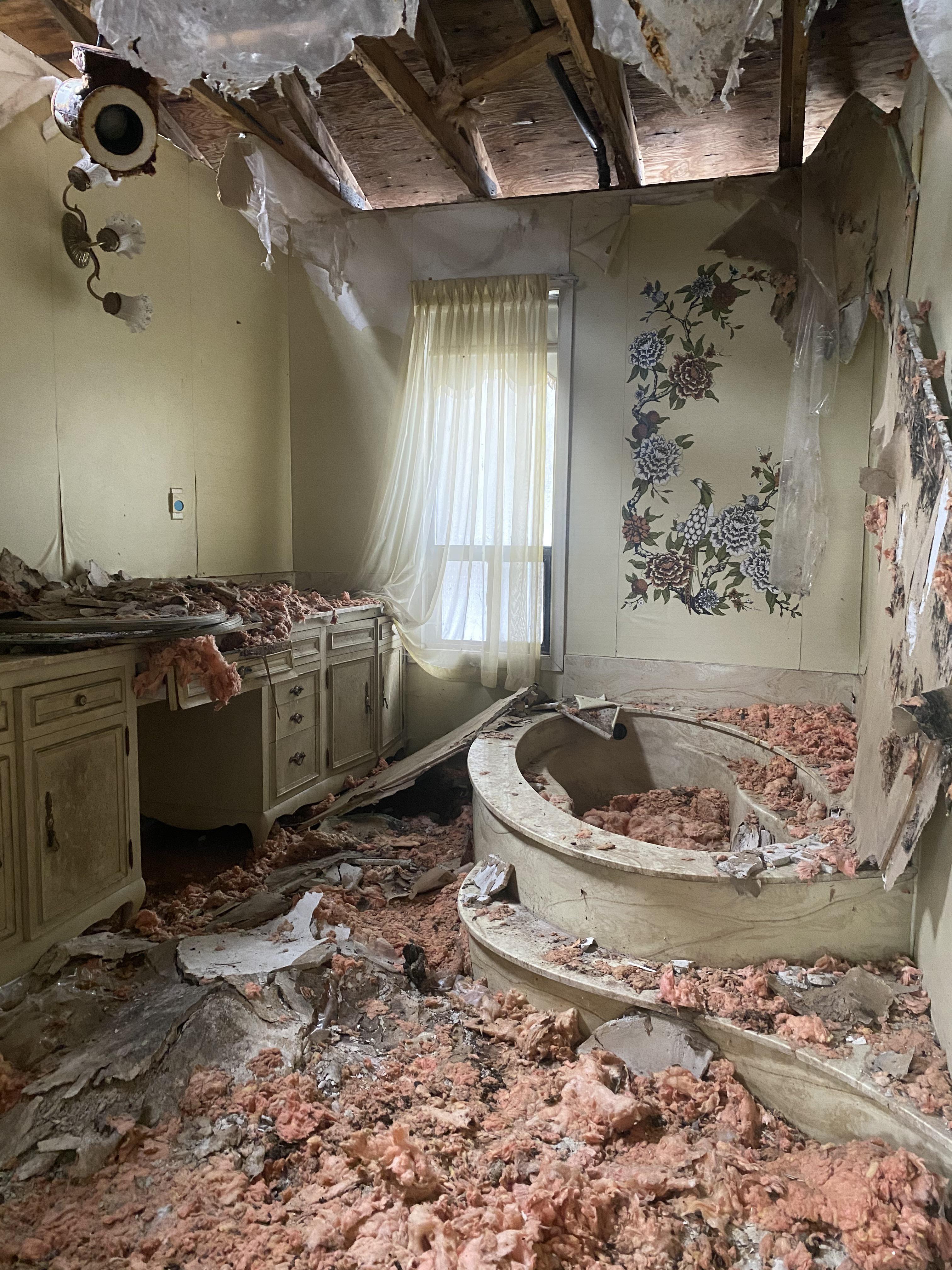 Abandoned House Toronto, Ontario r/urbanexploration