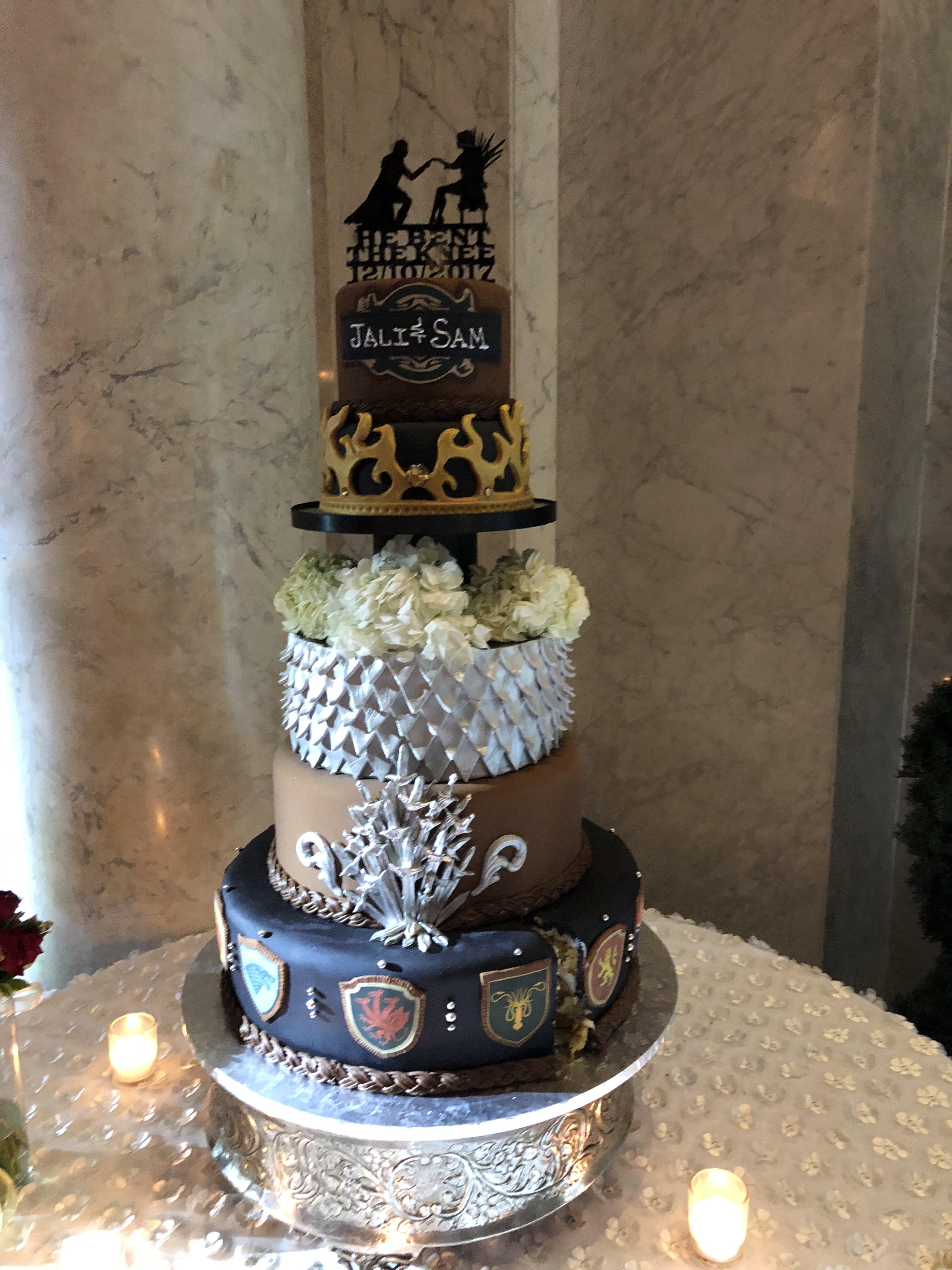 [NO SPOILERS] Buddy’s wedding cake from last night gameofthrones