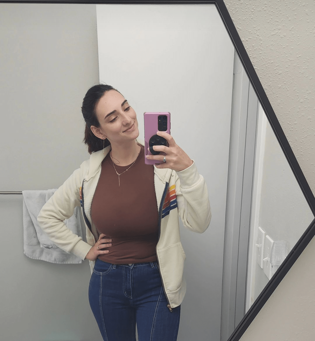 👀on her story today : AbigailShapiro