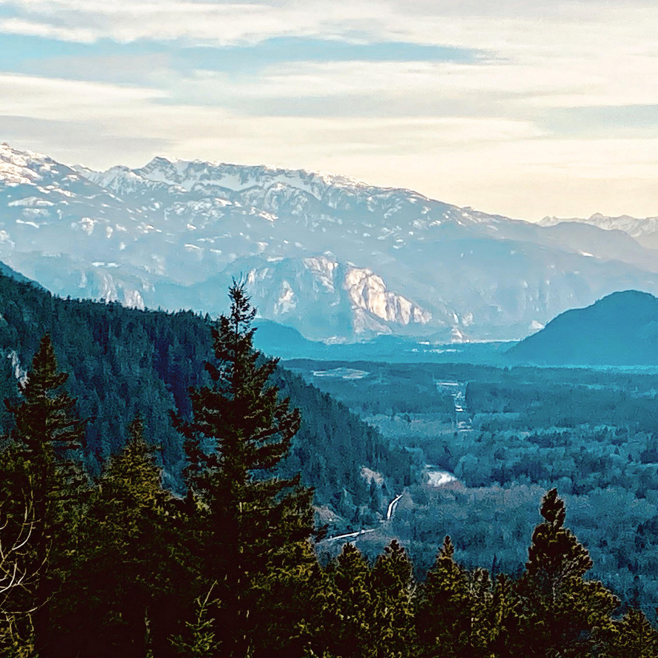 Squamish Valley, BC r/PacificNorthwest