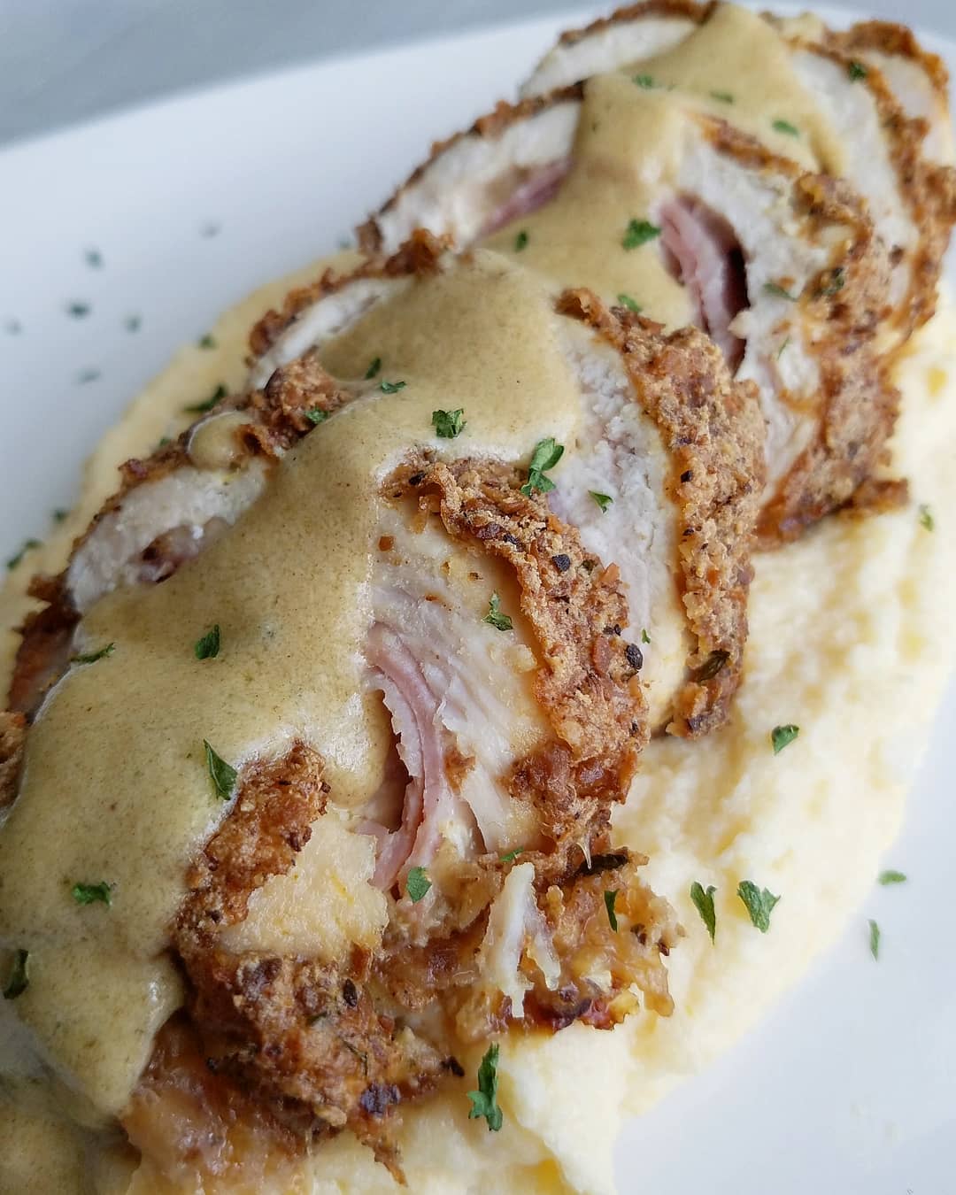Chicken Cordon Bleu with Creamy Dijon Sauce 😋🍴💥 r/EasyKetoMeal