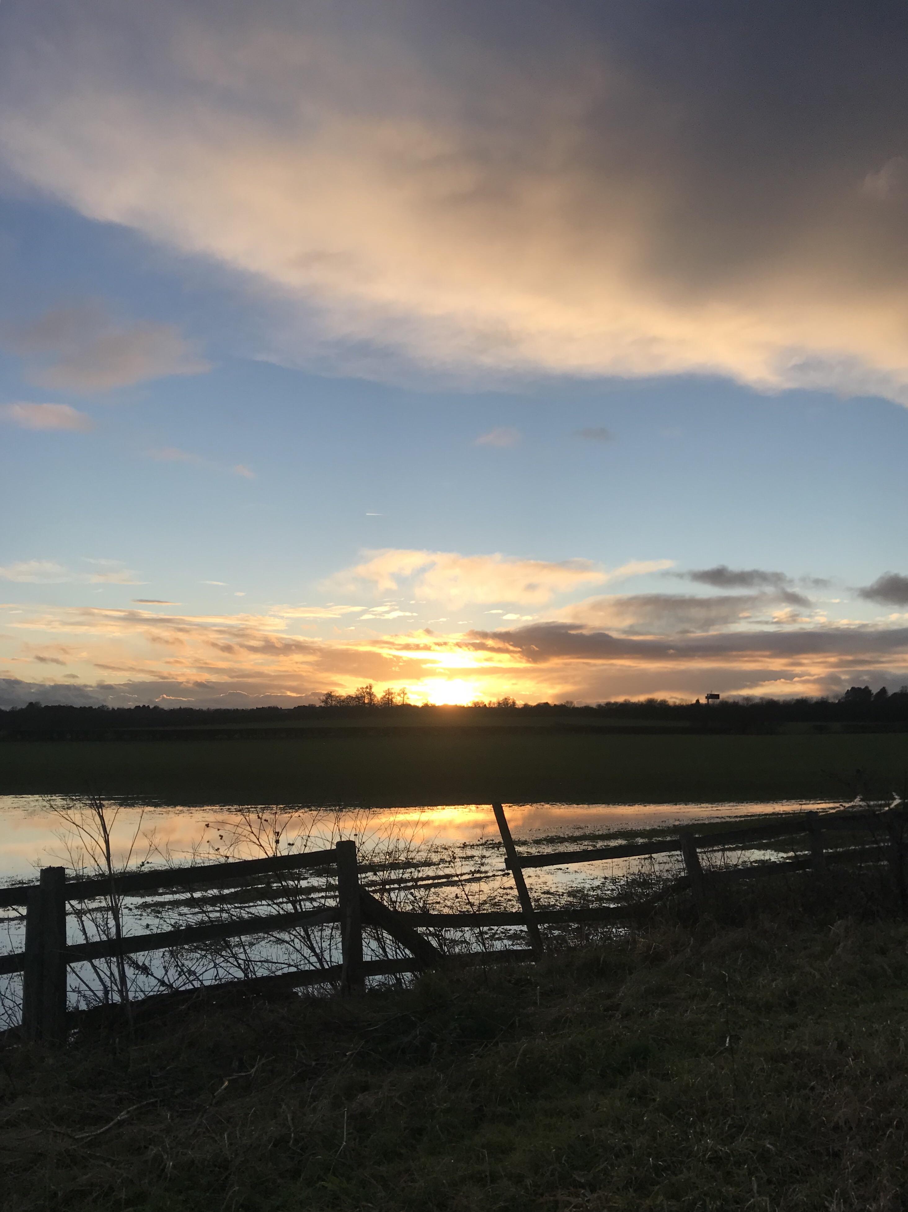 Sunset in Leicester, UK [2929 x 3908] [OC] r/SkyPorn