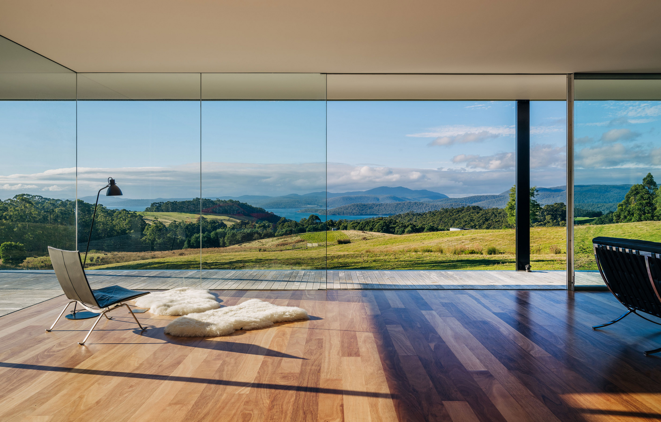 The Glass House, Tasmania, Australia [2200x1404] © 2021 Adam Gibson r
