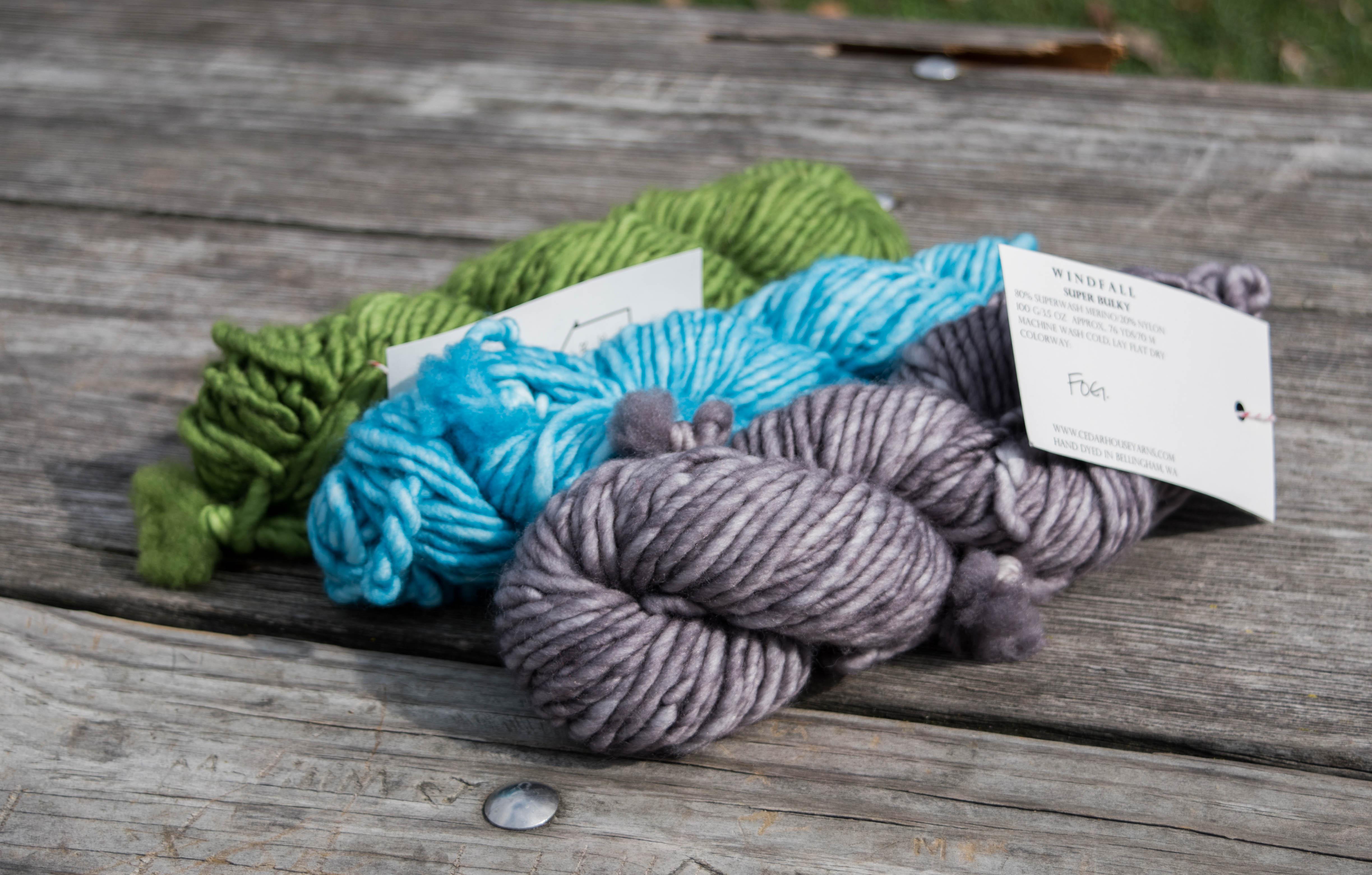 You can see the squish! (Cedar House Yarns Windfall Super Bulky from