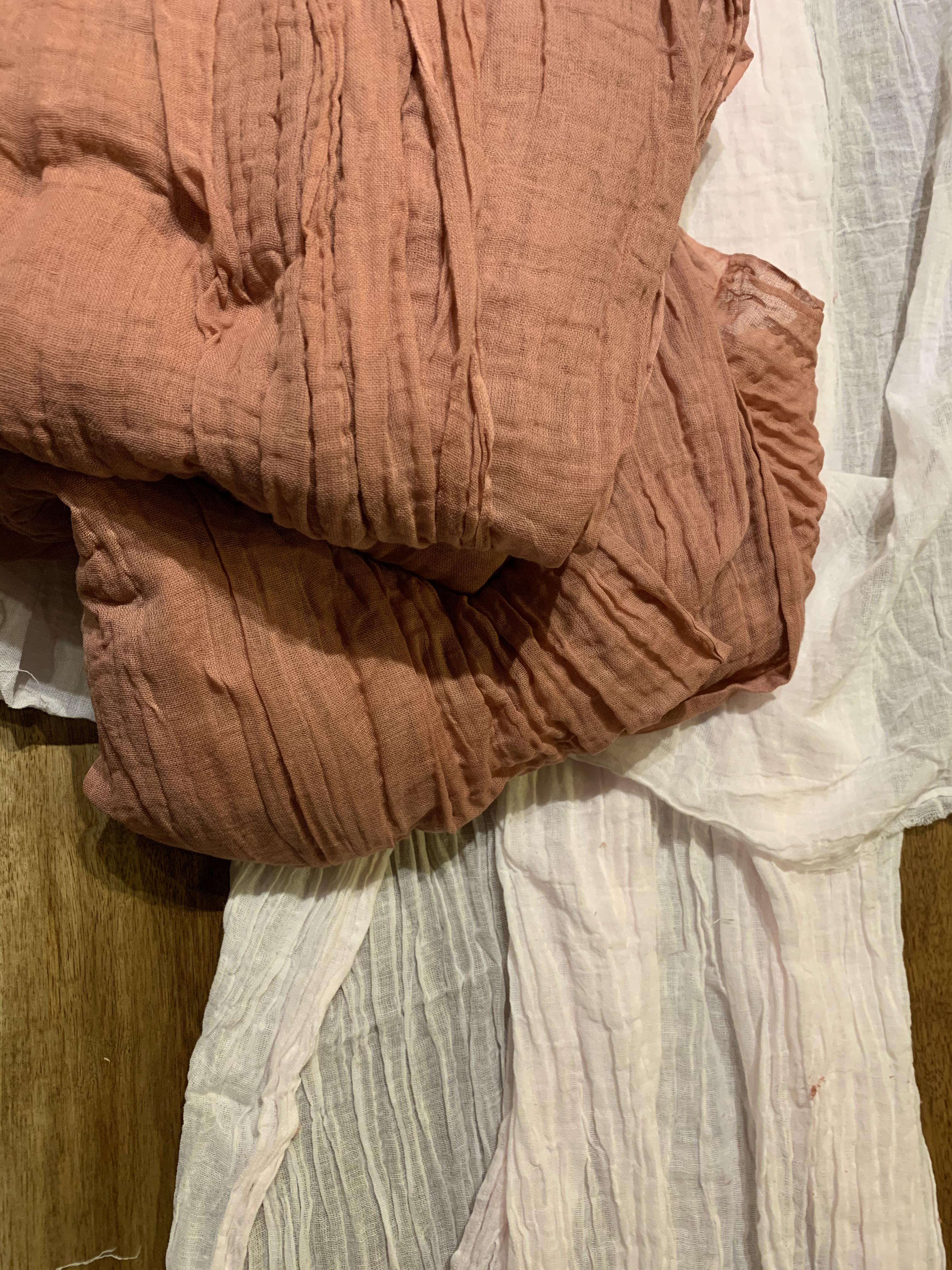 If you’re a DIY bride or groom id highly suggest cheesecloth table