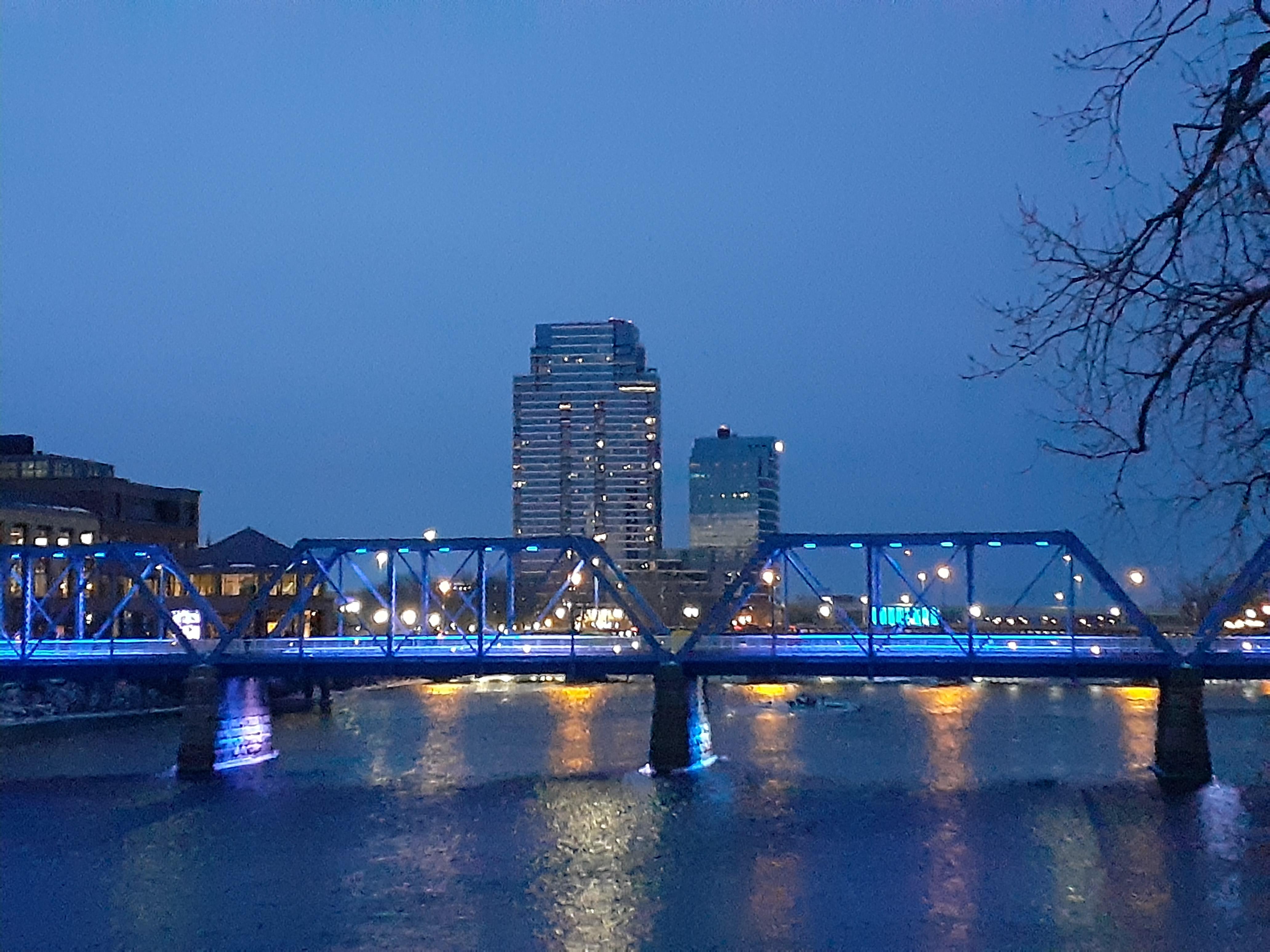 Grand Rapid's tallest building, River House Condos seen at night r