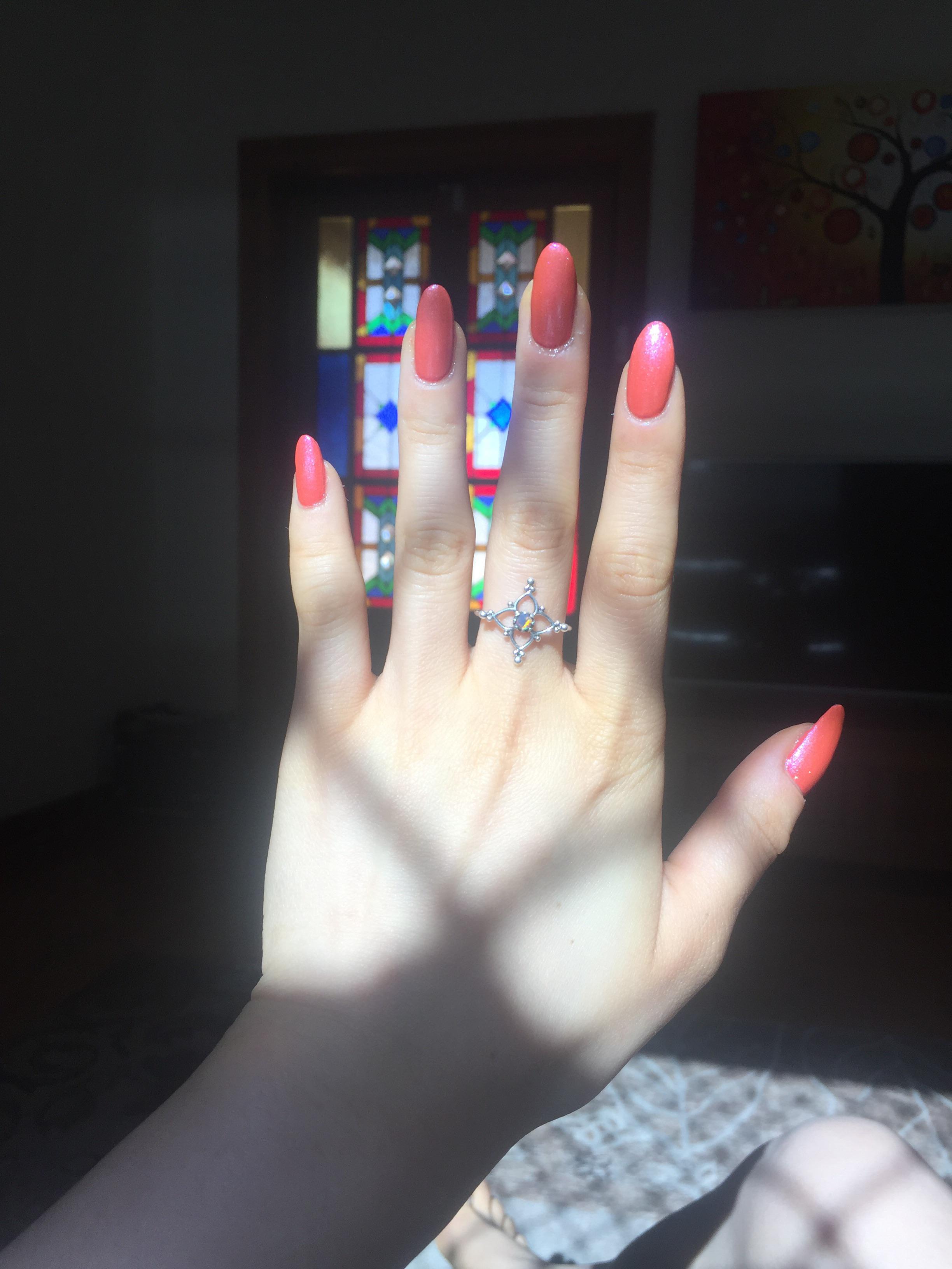 I decided to paint my nails a colour that somewhat fits the Summer