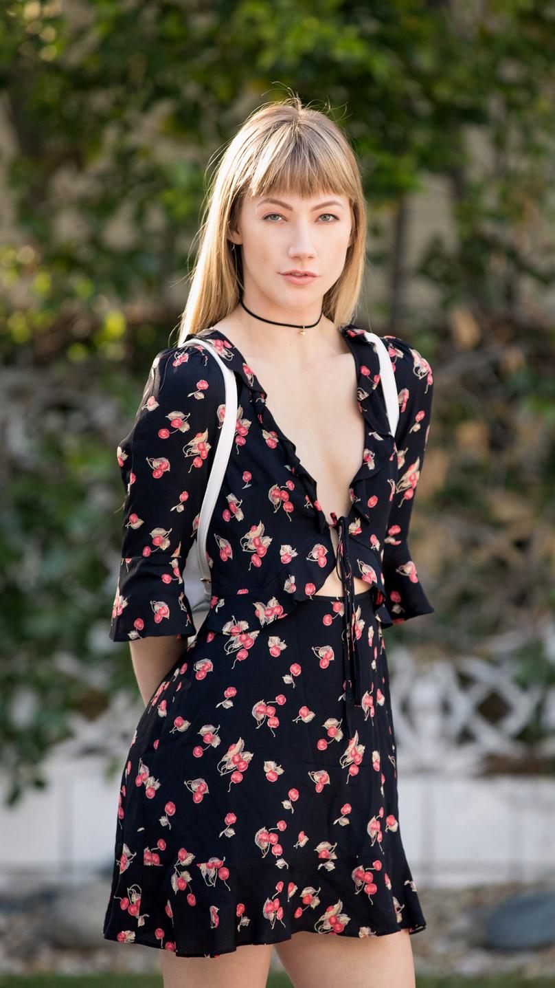 Ivy Wolfe : ClassyPornstars