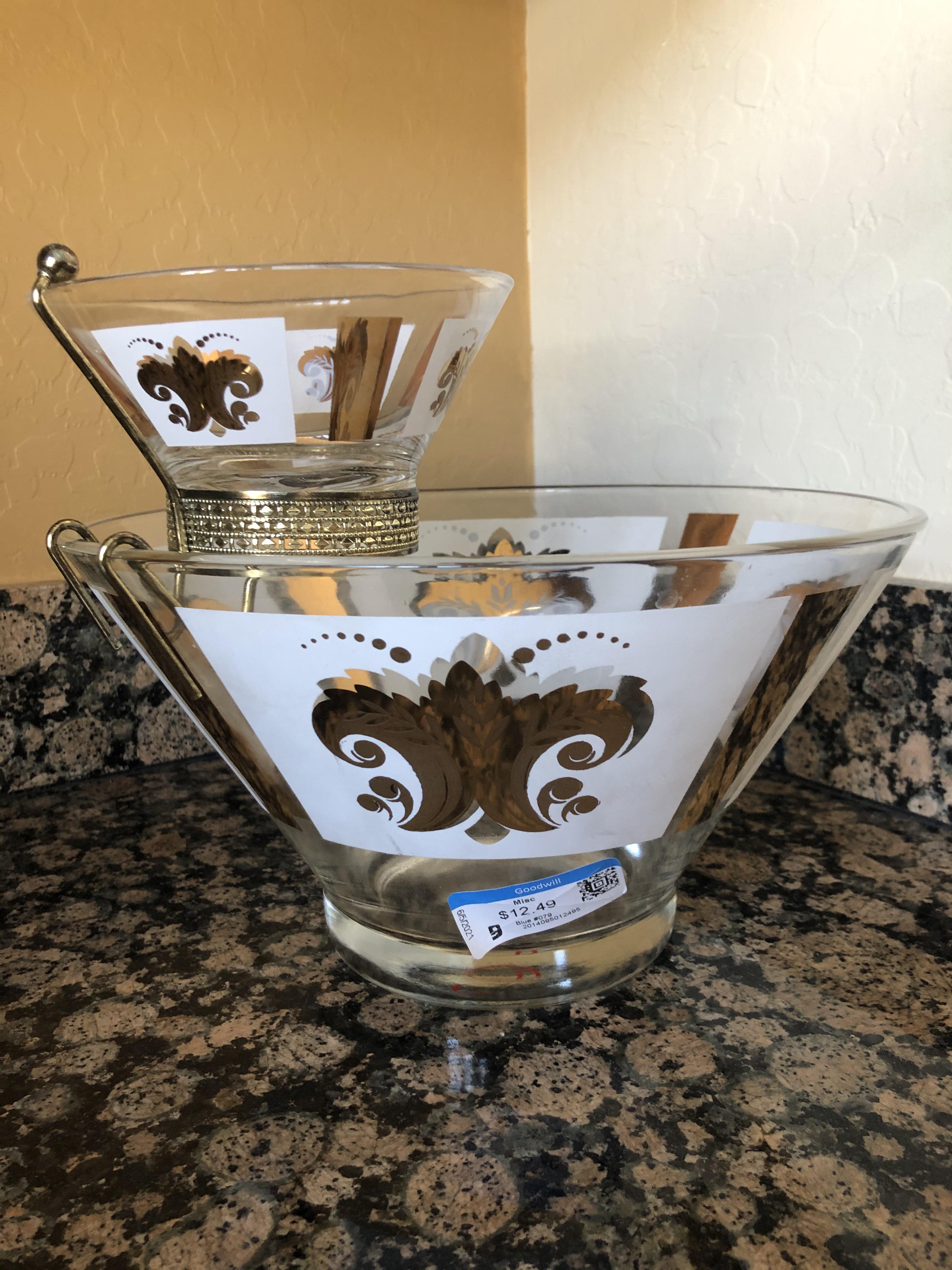 Retro chip and dip set found today at GW. Makes me want to have a