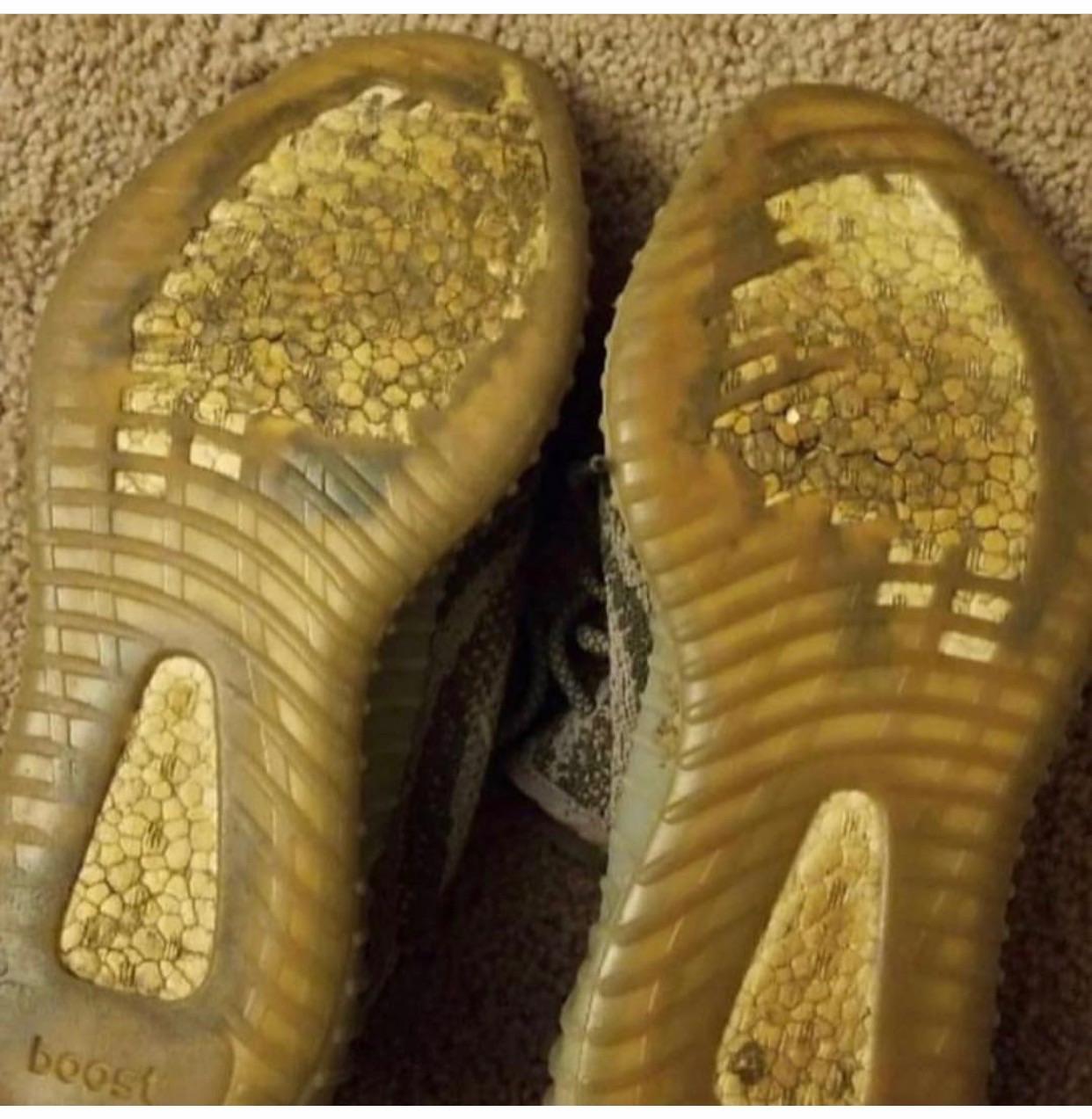 Help How do stop my Yeezys from yellowing ? r/Sneakers