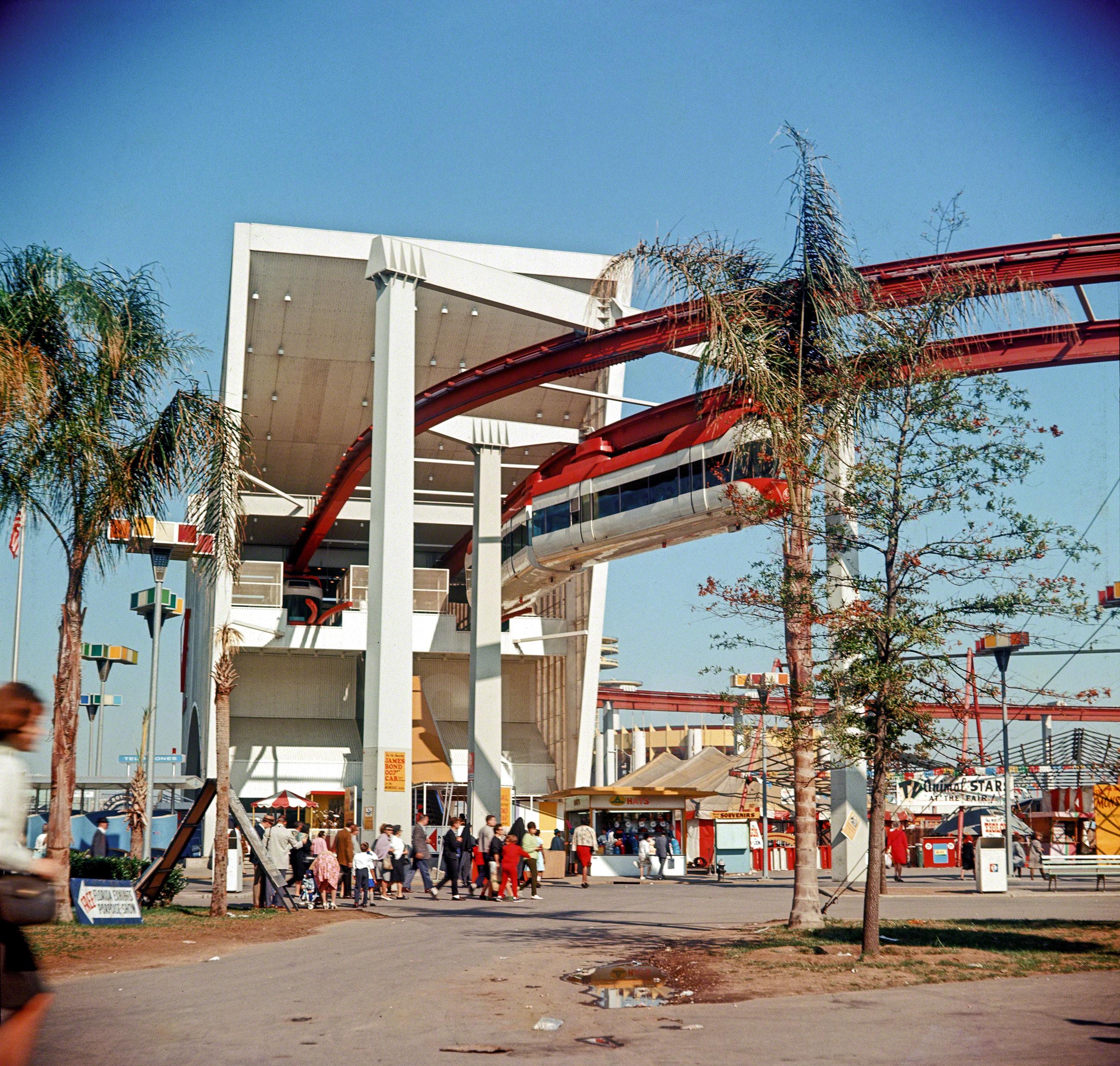 Monorail station, New York World's Fair, Flushing Meadows. 1965 r