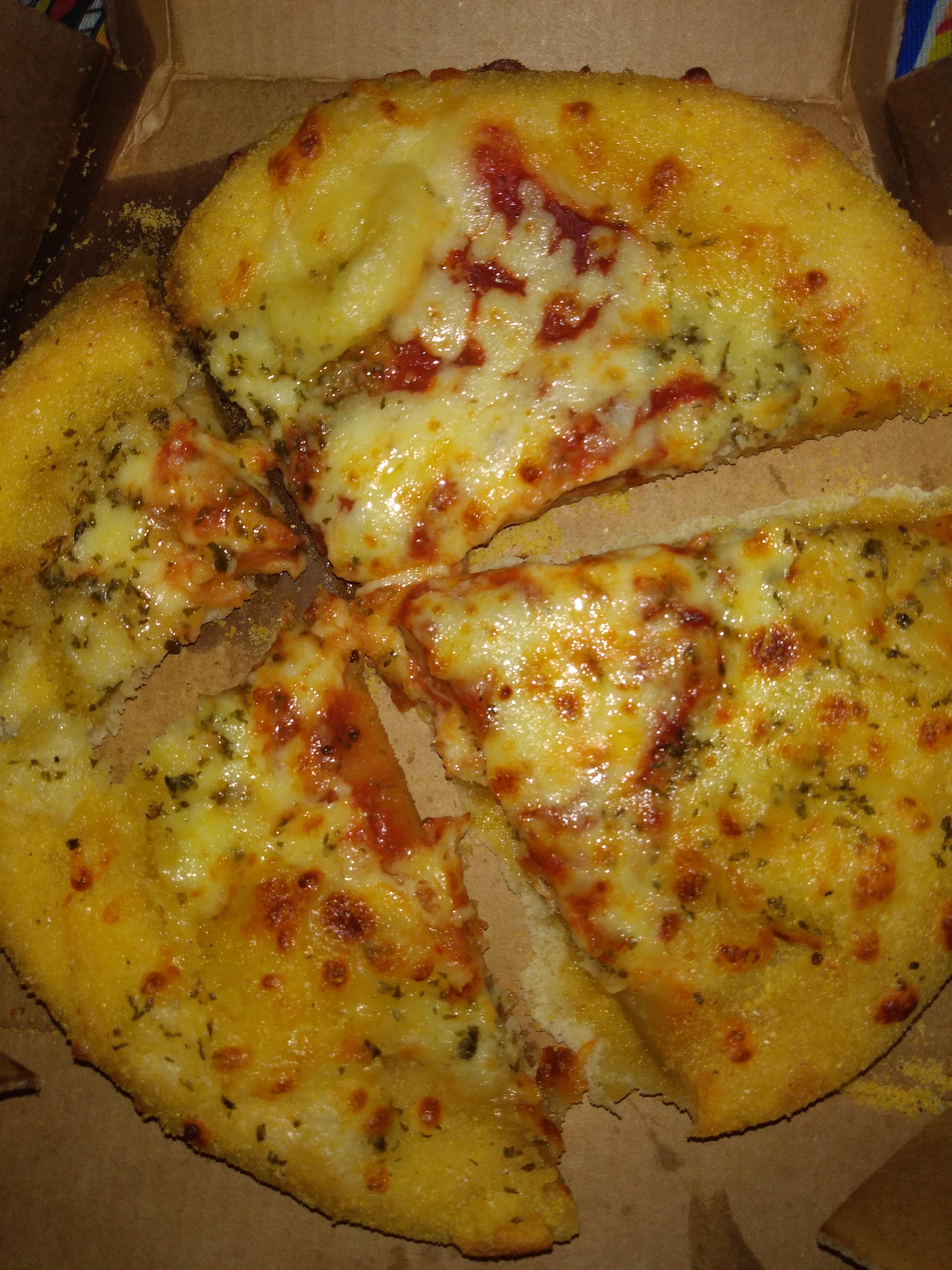 How dominos cut the cheesy garlic bread r/mildlyinfuriating