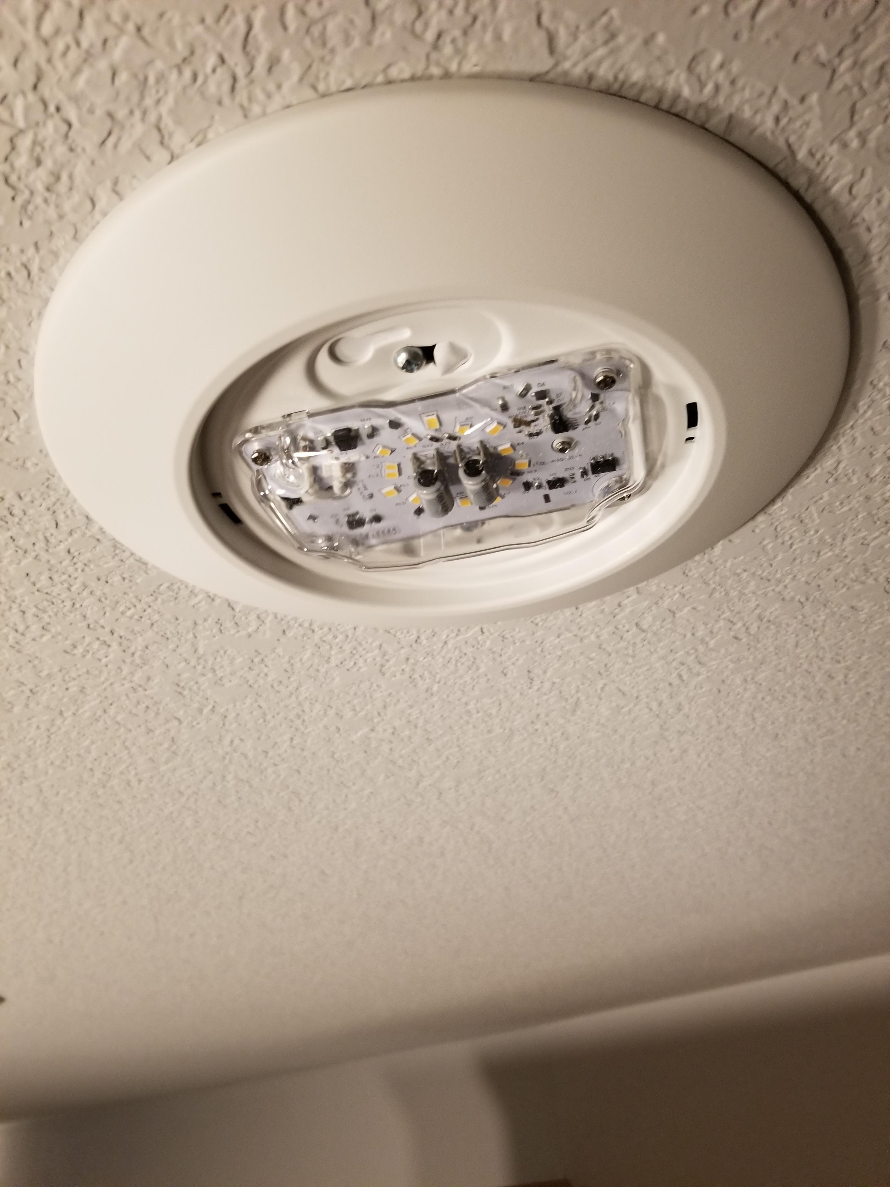 Help me out! Any suggestions to replace these Halo HLC6099301 "recessed lights"? r/Hue