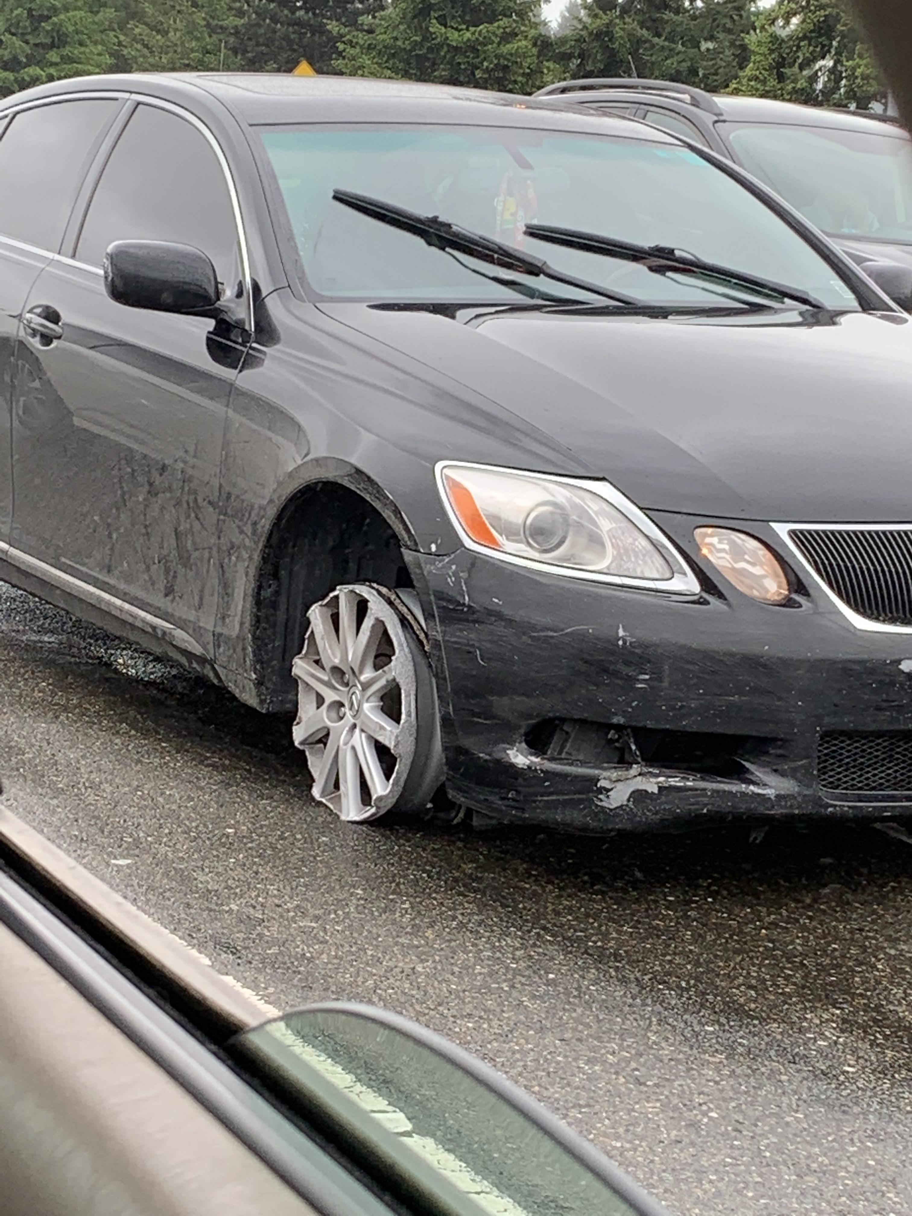 Flat tire? What flat tire? : r/IdiotsInCars