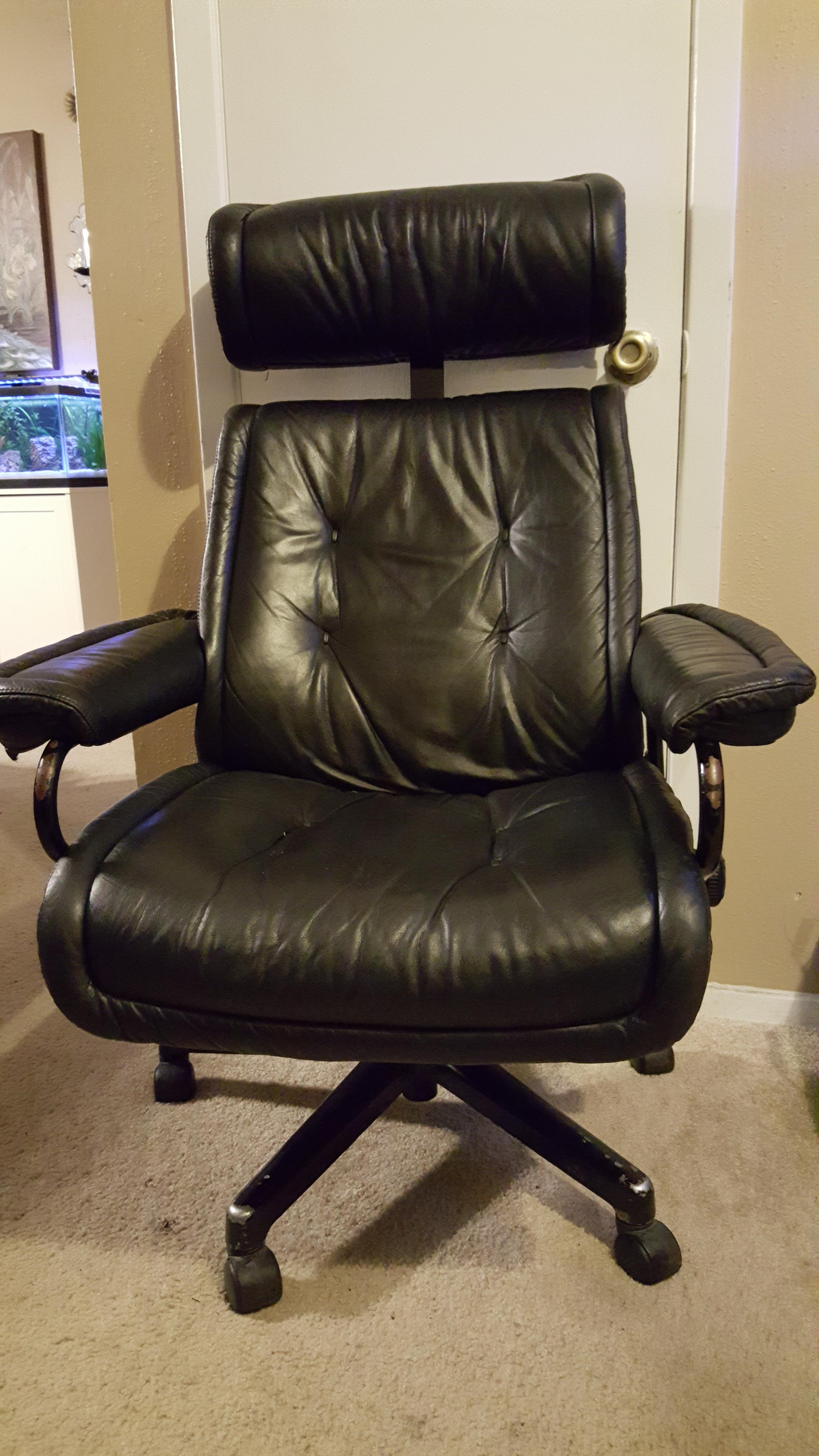 Ekornes Stressless chair for 1. Yes, a dollar. Sells for 7001200