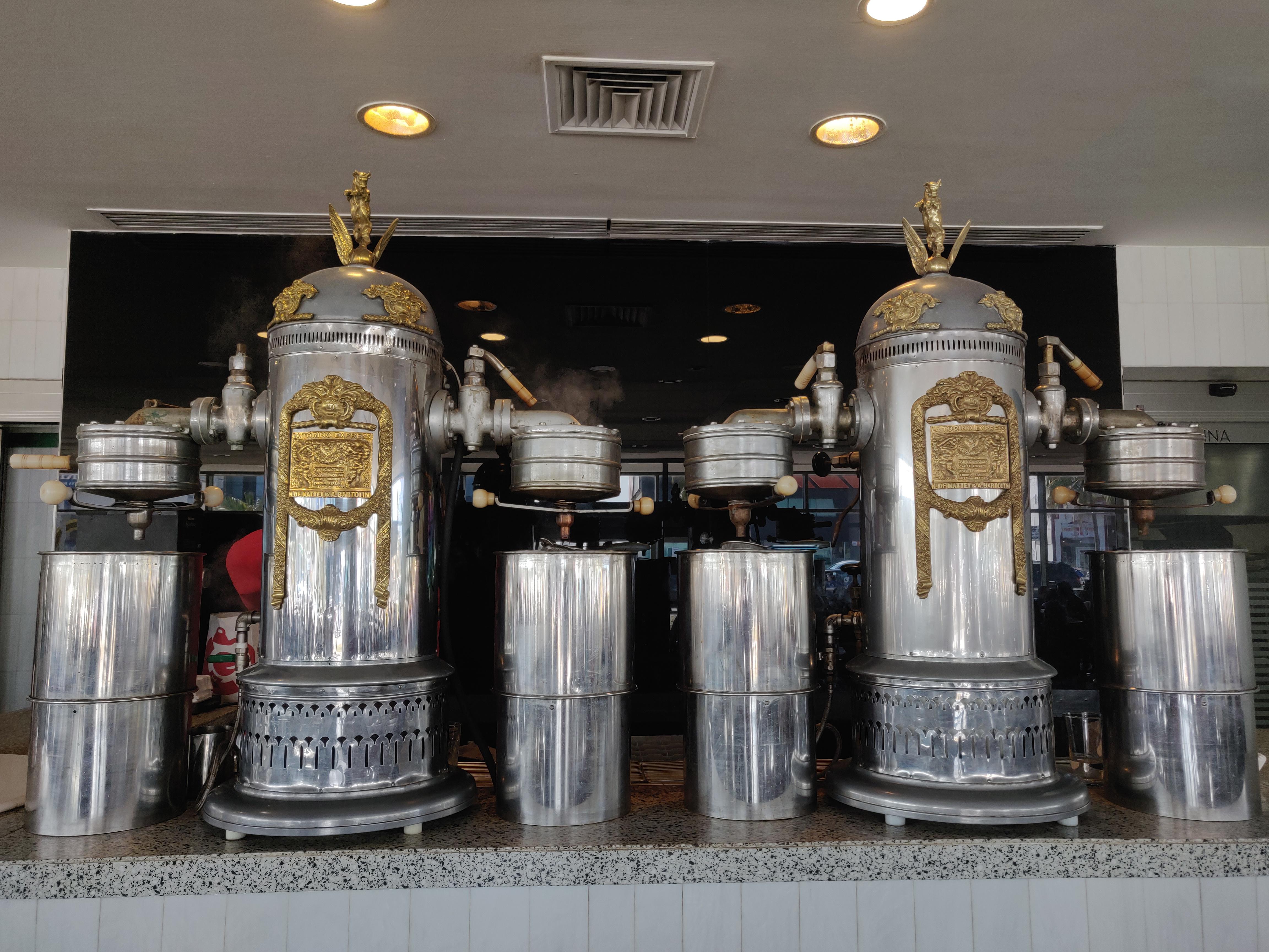 This restaurant has super old coffee machines r/mildlyinteresting