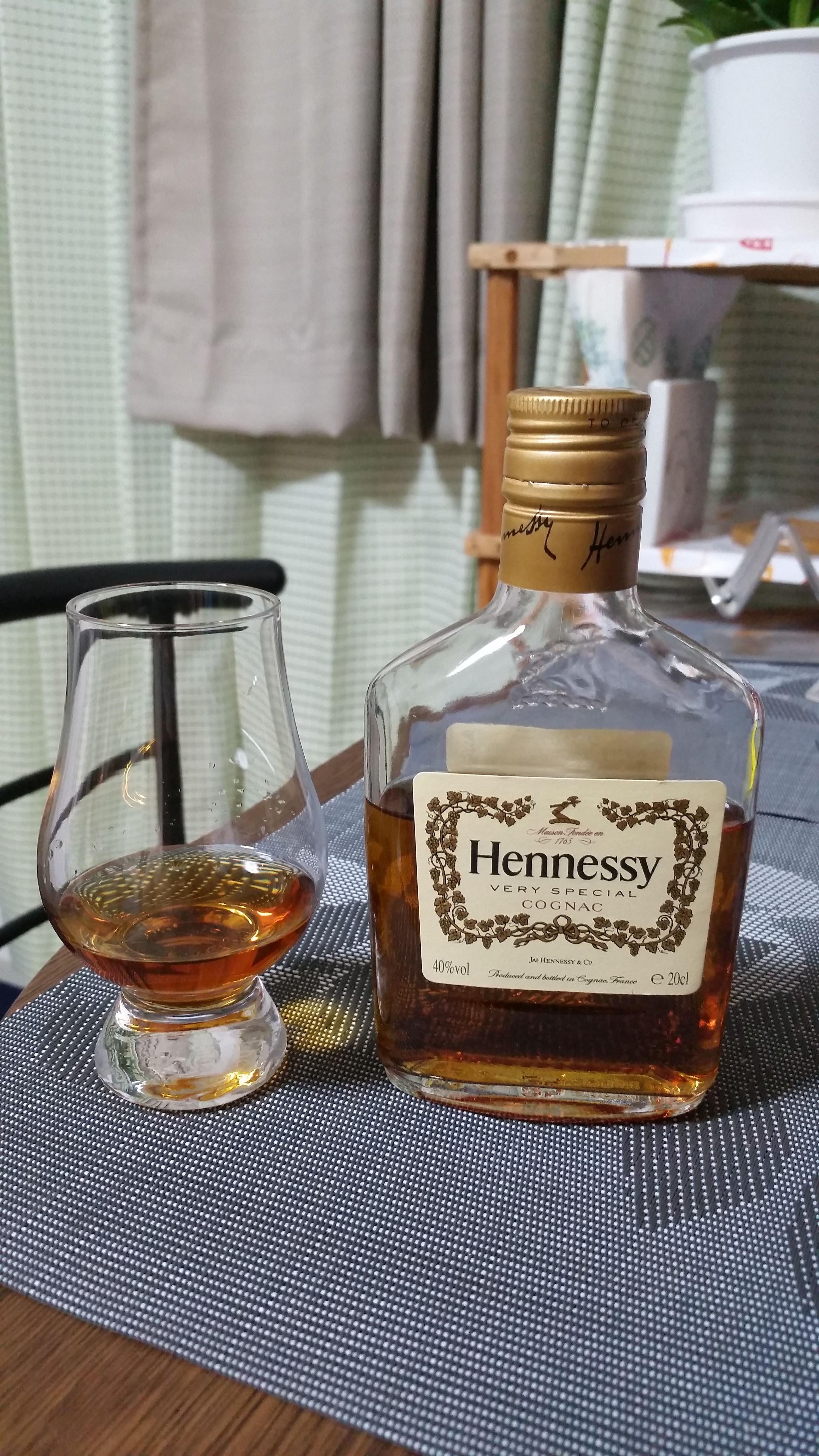 Review 2 Hennessy Very Special Cognac r/Brandy