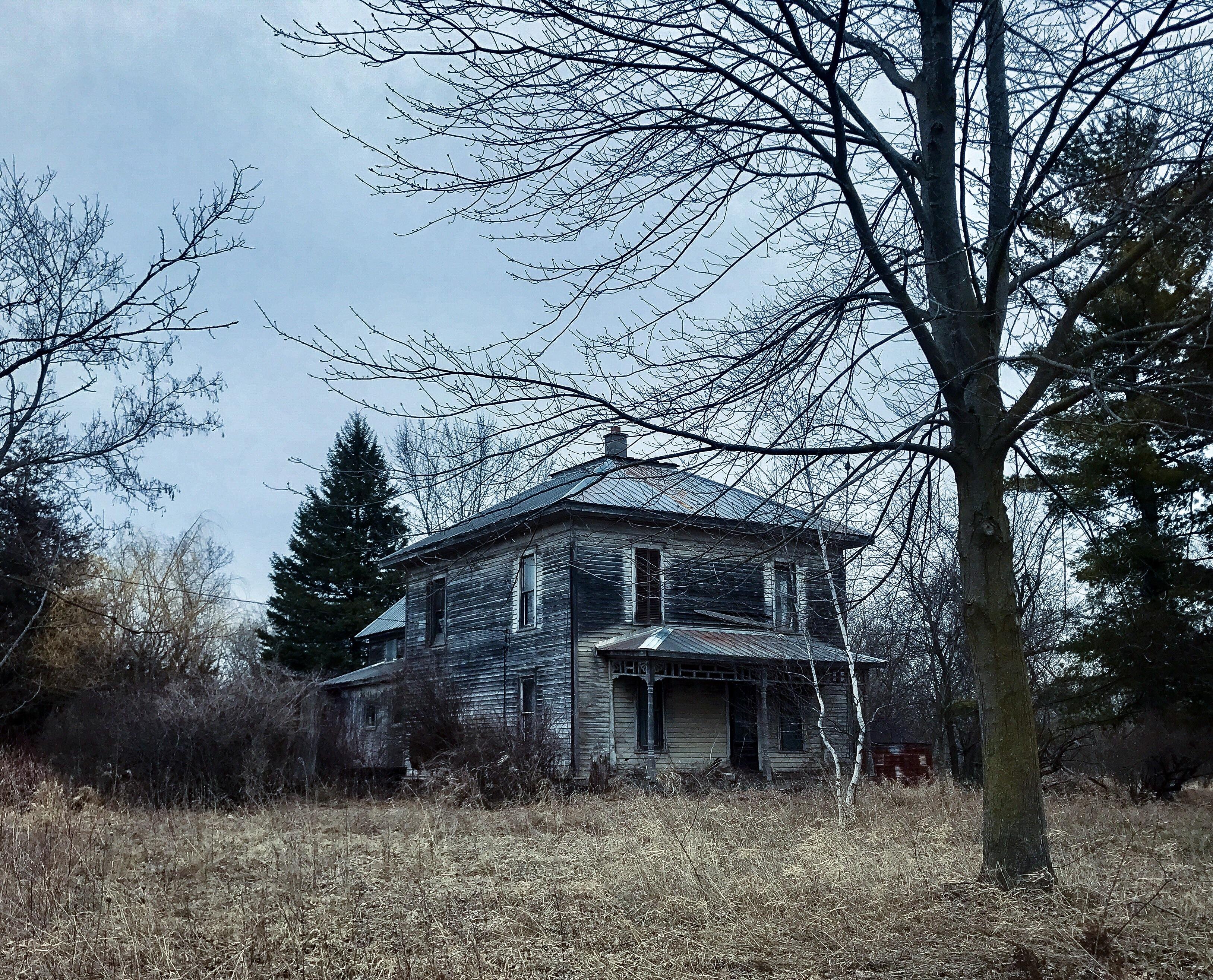 Found this creepy abandoned farm house yesterday in rural Michigan