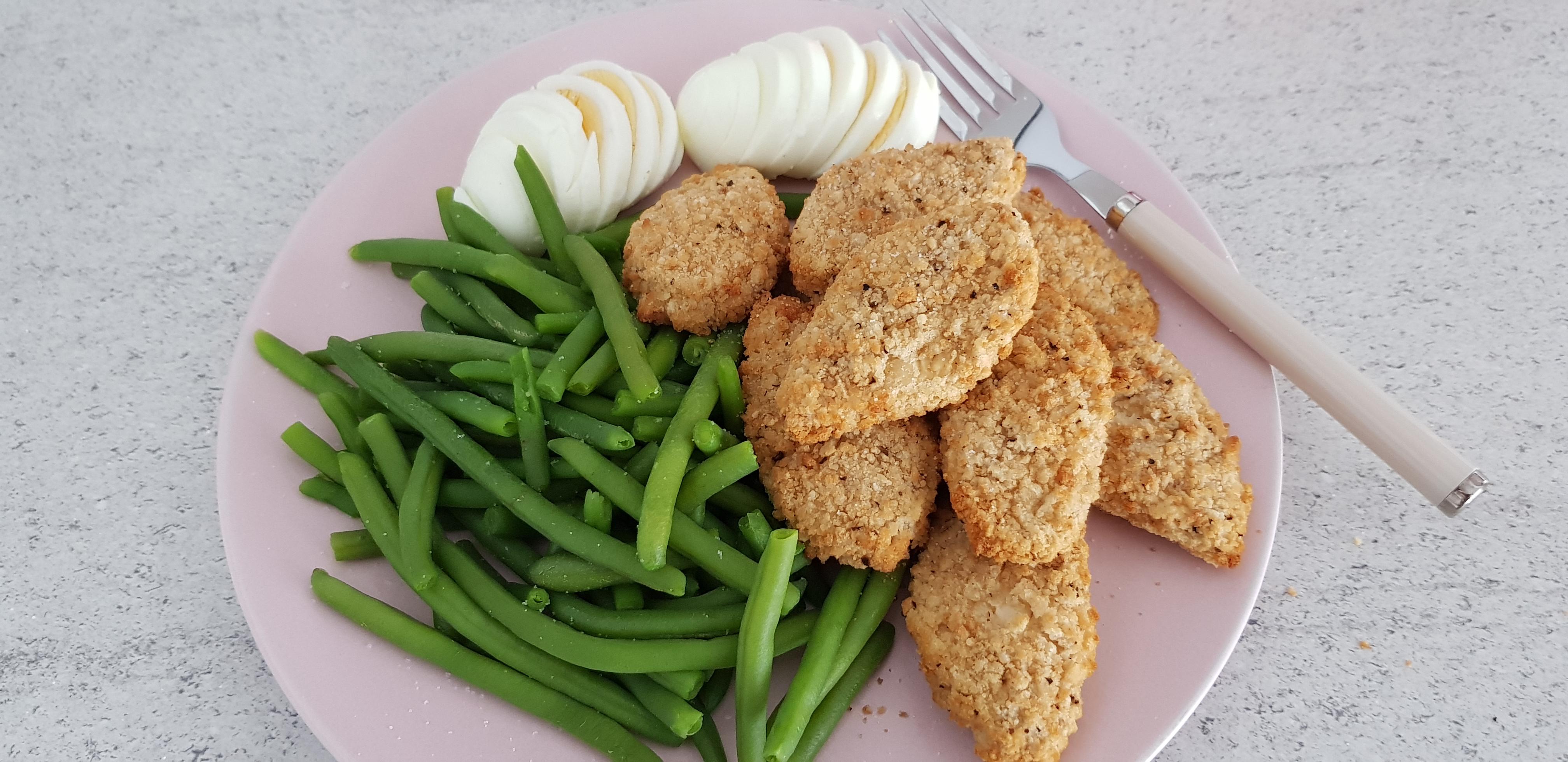 Huge 780 meal! Quorn southern fried chichen nuggets, green beans, and