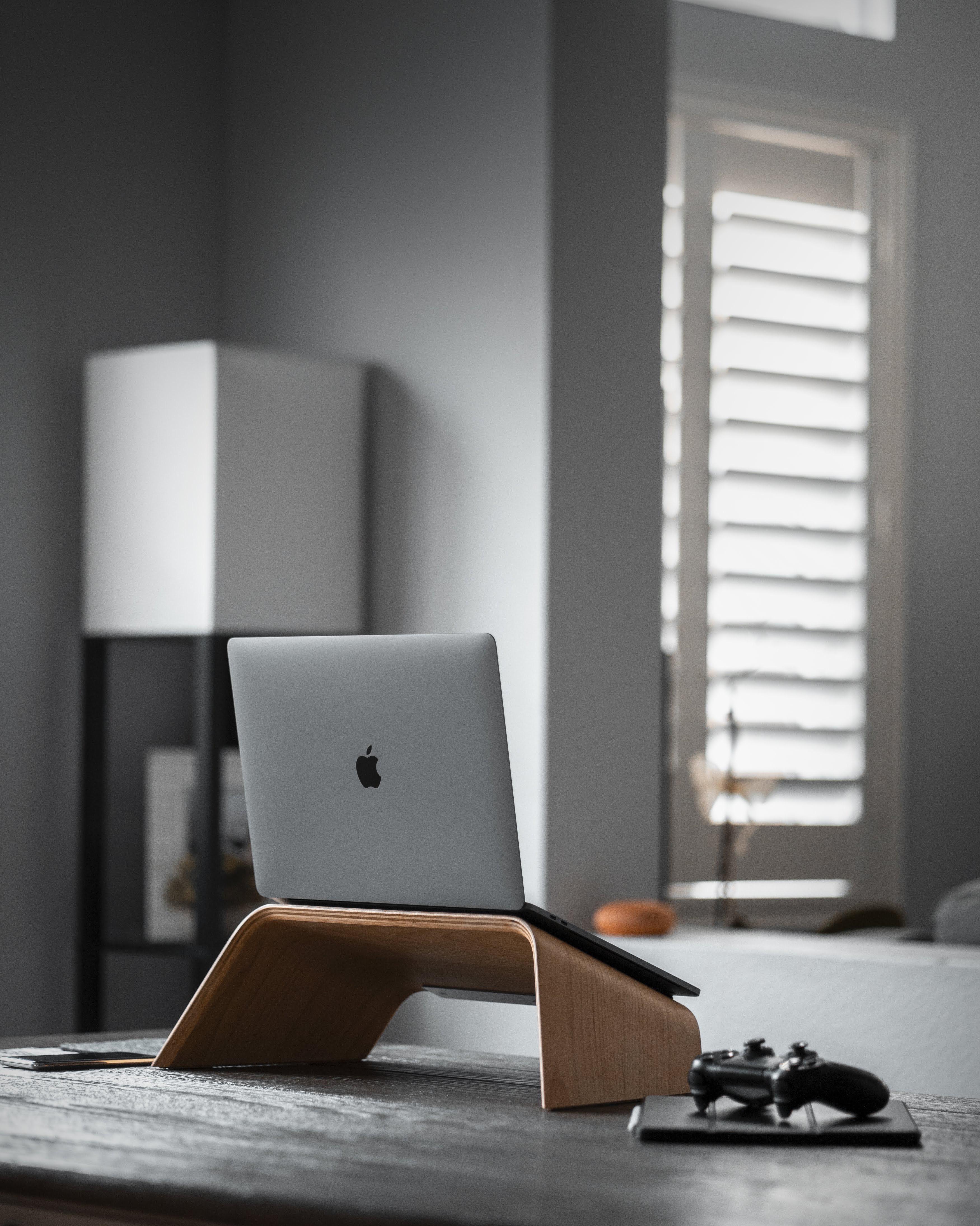 Minimal MacbookPro setup with Grovemade Maple Laptop Stand r/macsetups