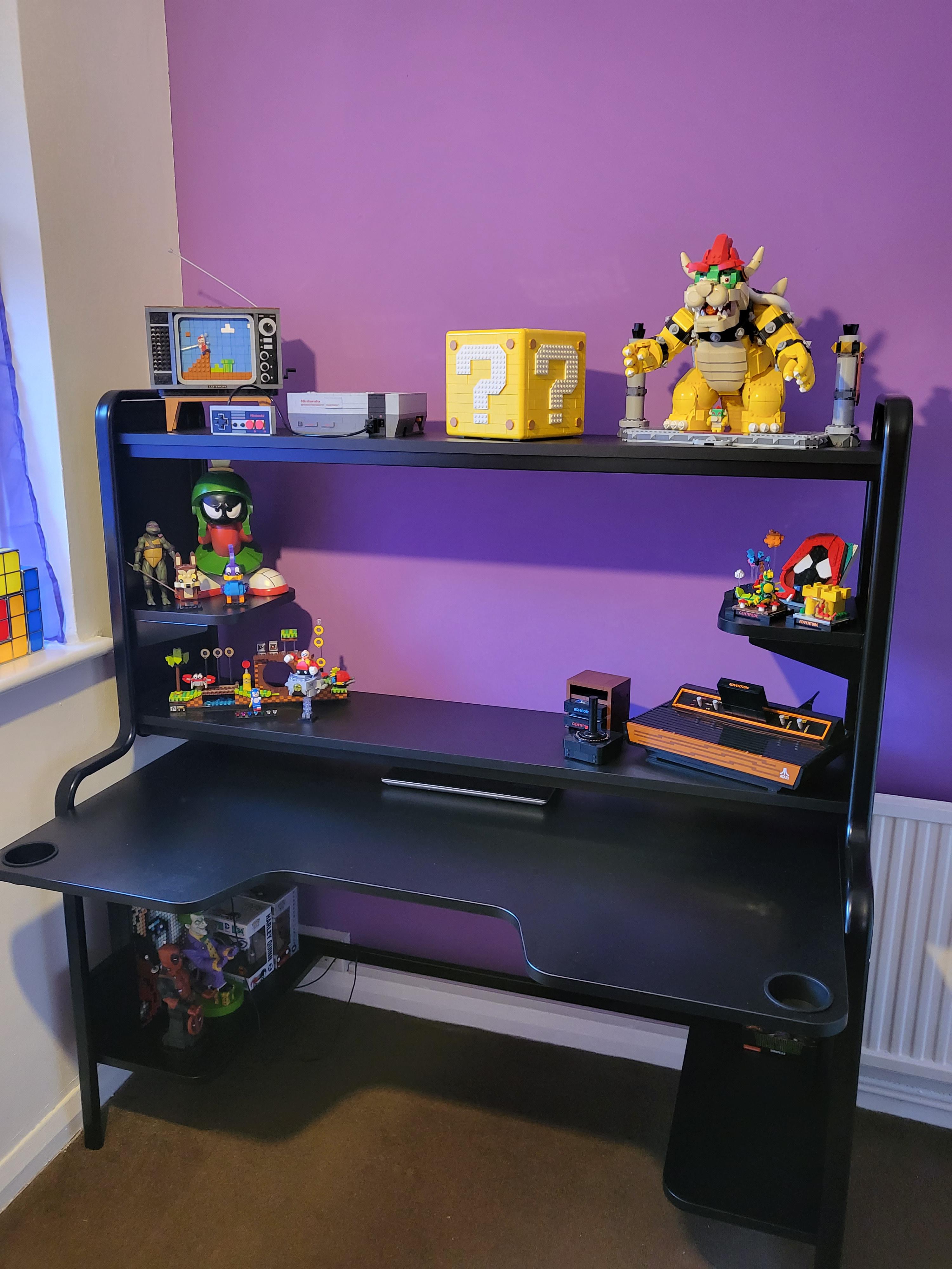 Fredde desk for building and displaying Lego r/FREDDE