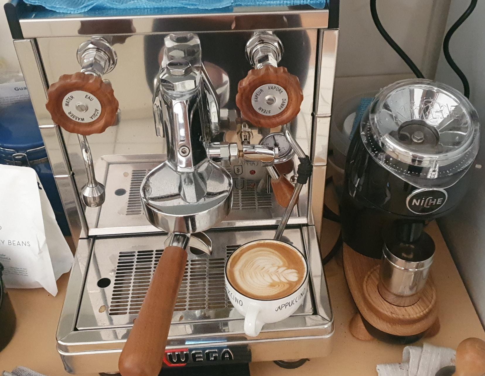 Oat milk flat white r/espresso