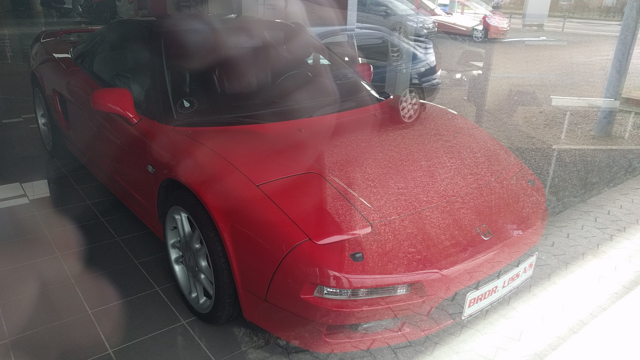 Red NSX spottet in a Honda dealership in Denmark. r/Honda