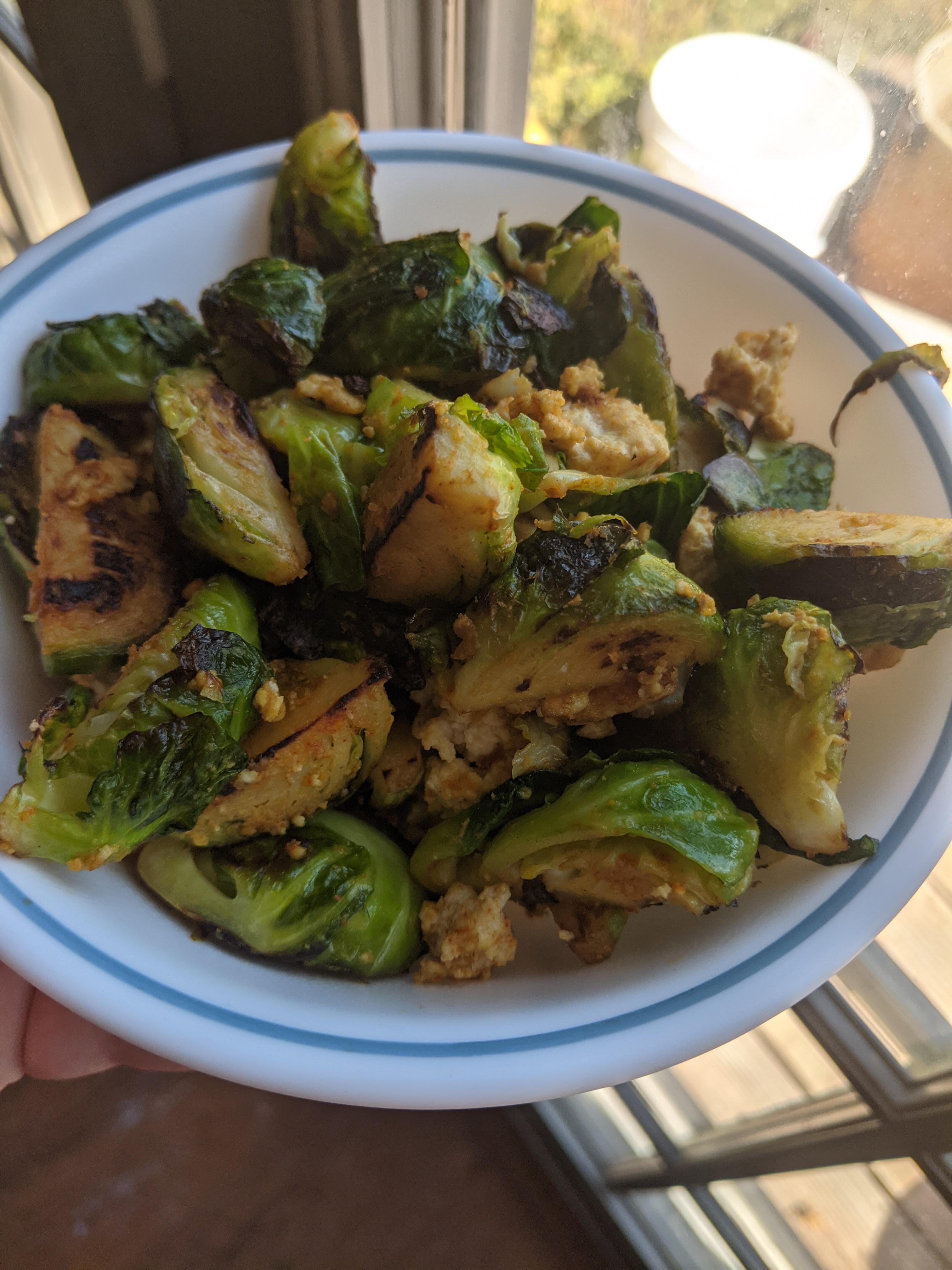 Tofu and Brussel Sprouts scramble for 294 calories r/Volumeeating