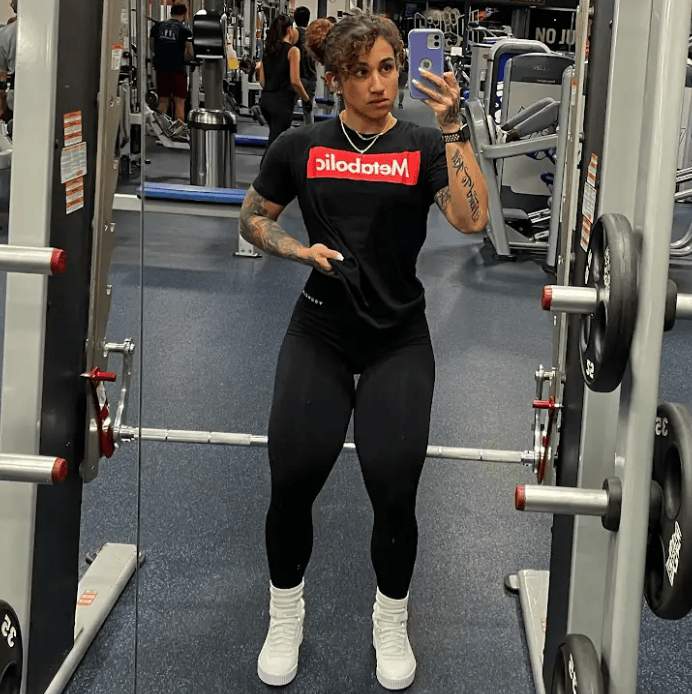 This thick mommy is ready to get sweaty for you : GymGirlsNSFW