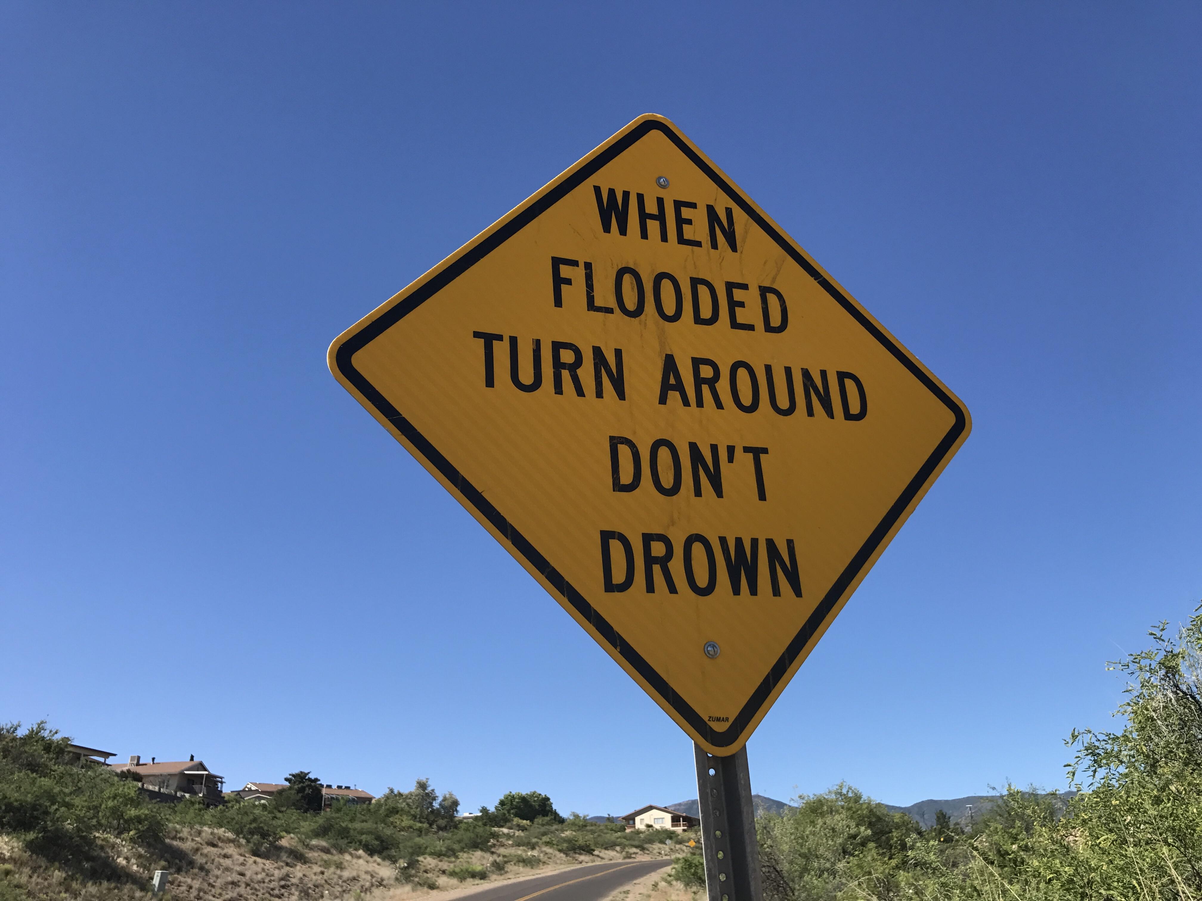 Prudent message from the good folks of Cottonwood, Arizona. r/pics