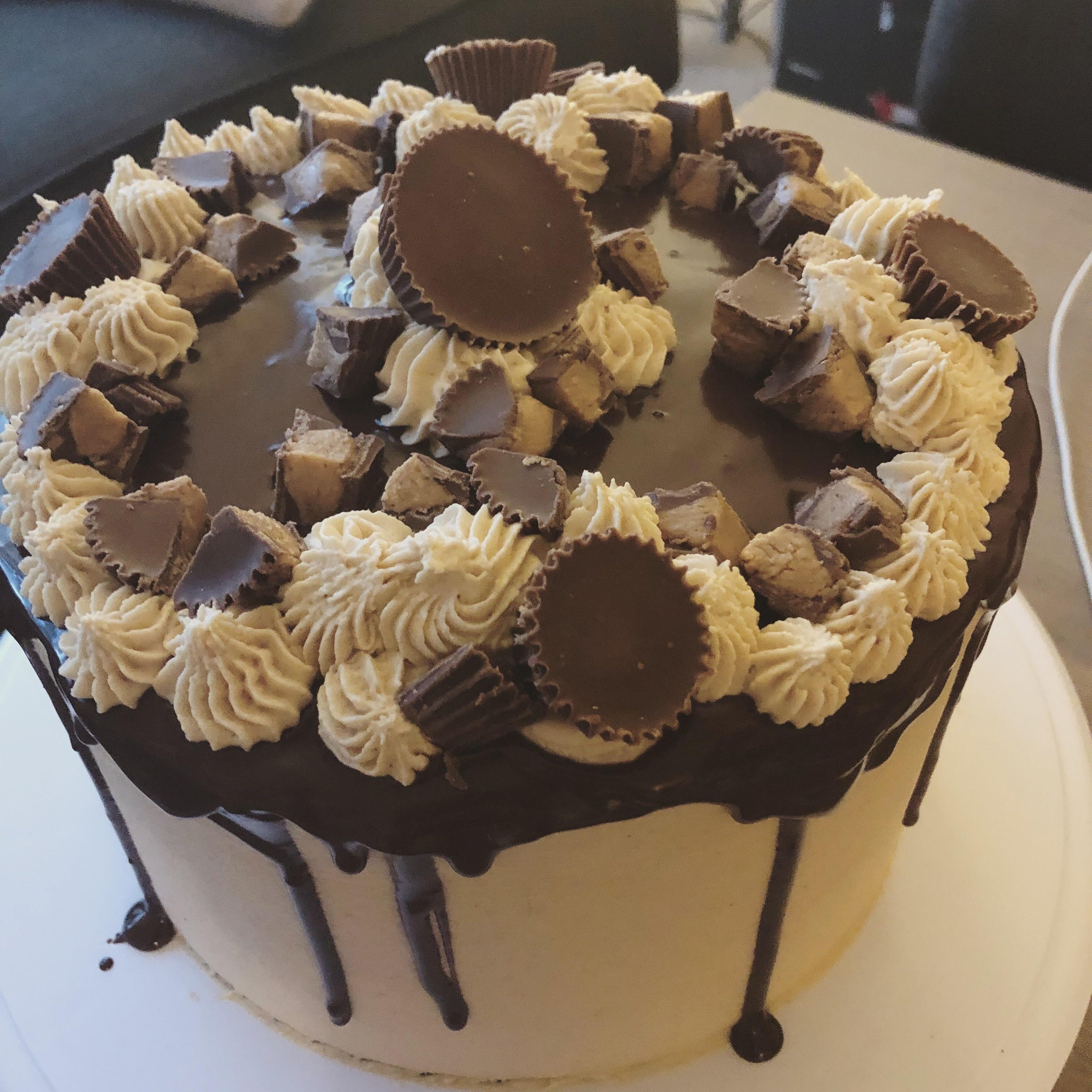Reese’s peanut butter cake! Peanut butter butter cream. r/Baking