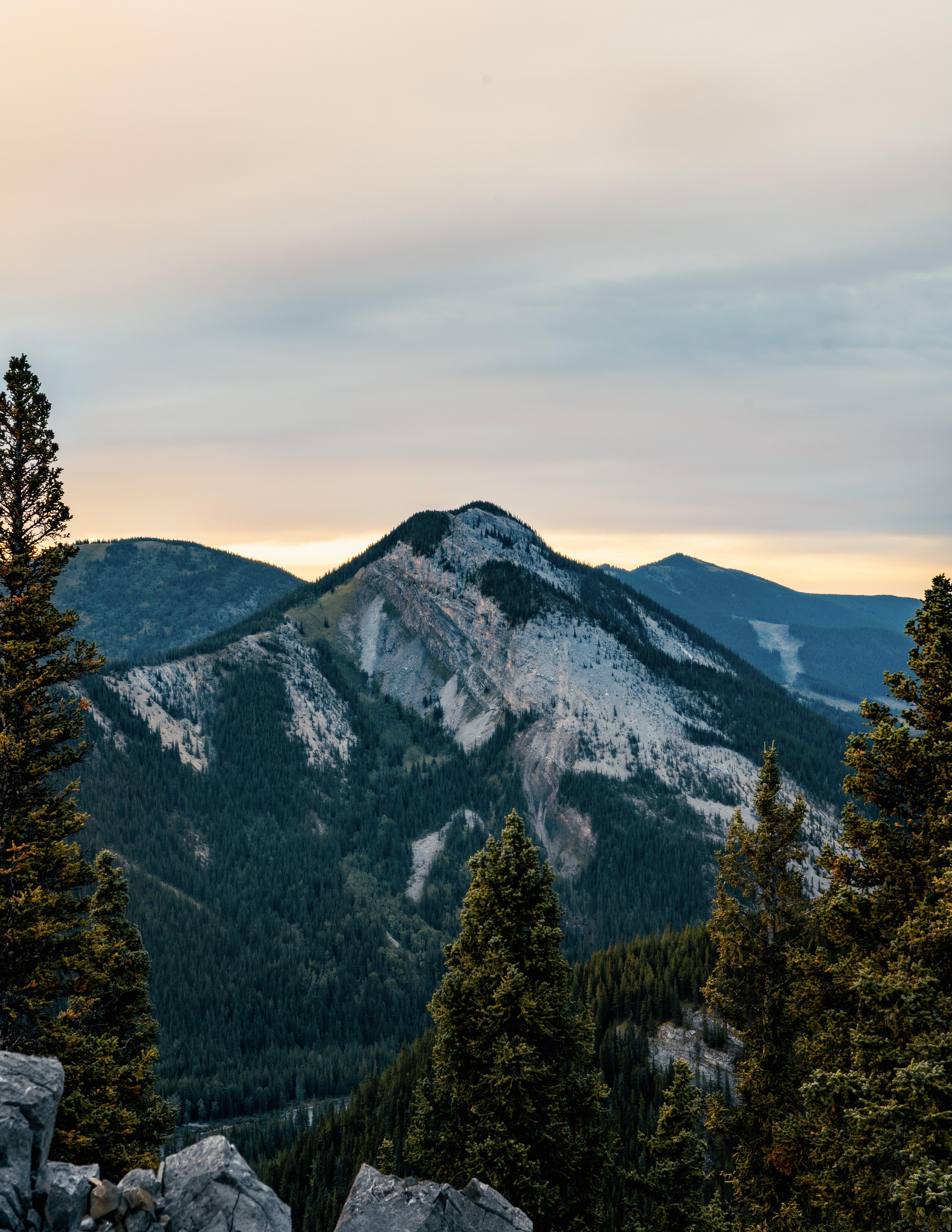 Sunrise in the Rockies Rocky View County, Alberta [OC][3848x4980] r
