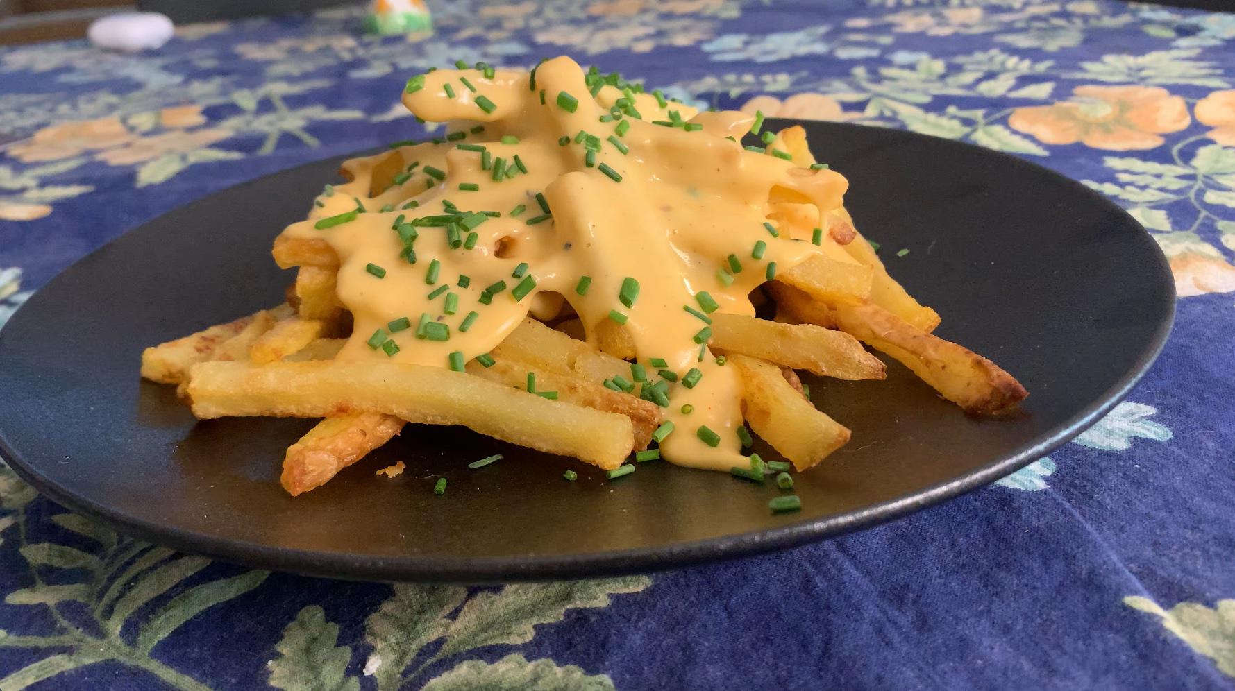 Extremely Cheesy Baked French Fries r/vegetarianfoodporn