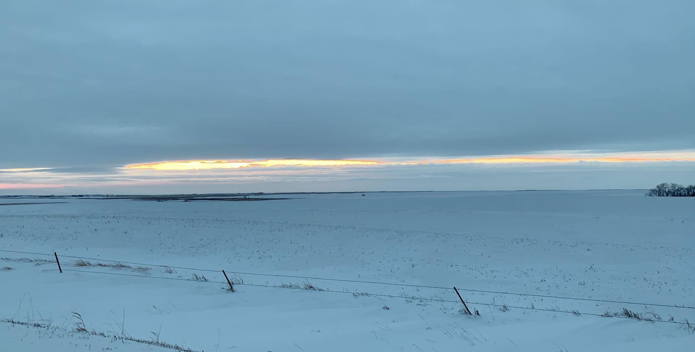 Winter in North Dakota. Really has a desolate beauty to it. r/pics