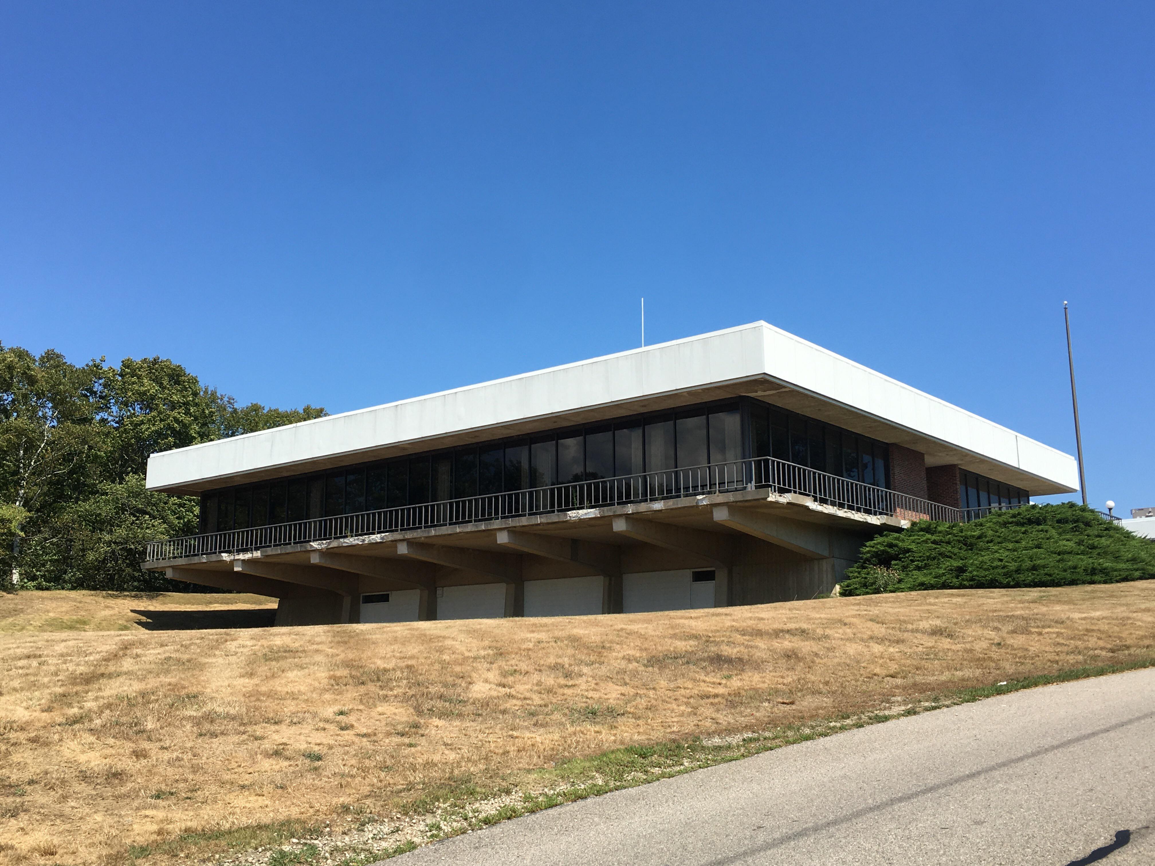 Former Newport Daily News Building Newport, RI [OC] r/RhodeIsland
