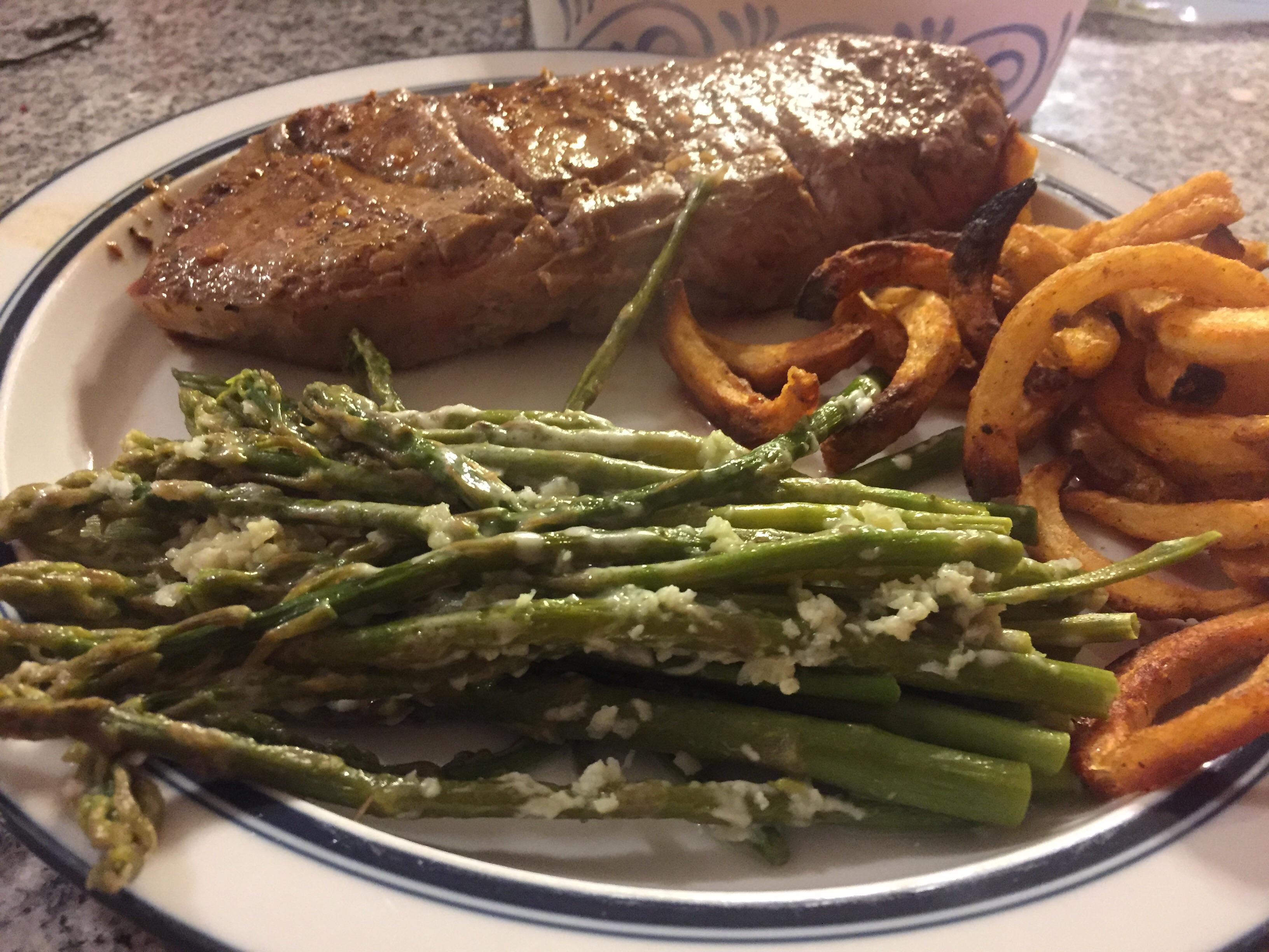 [homemade]Sirloin steak, asiago asparagus, and curly fries. r/food