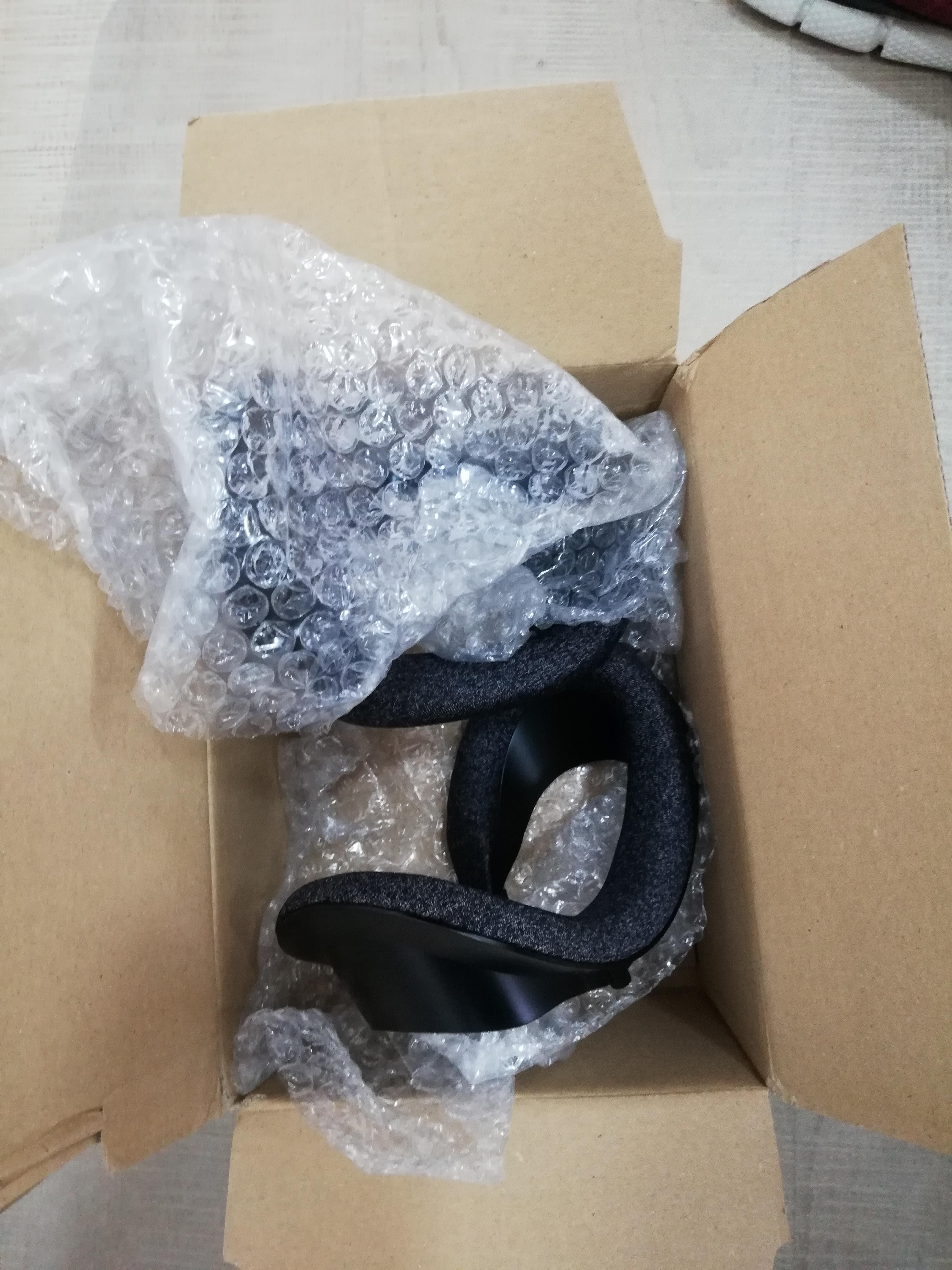 This is the box with the valve index face gasket. Just got it r